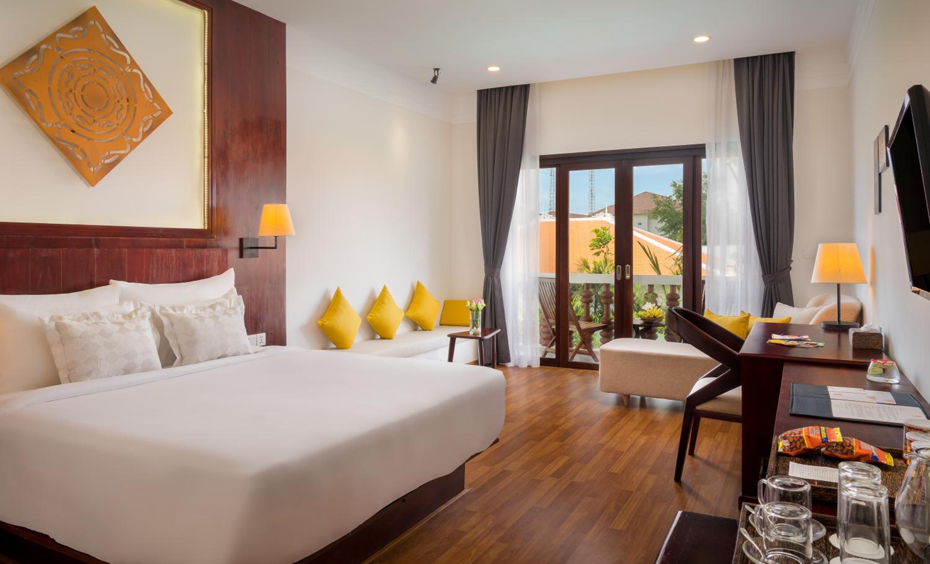 Deluxe King Room with Balcony