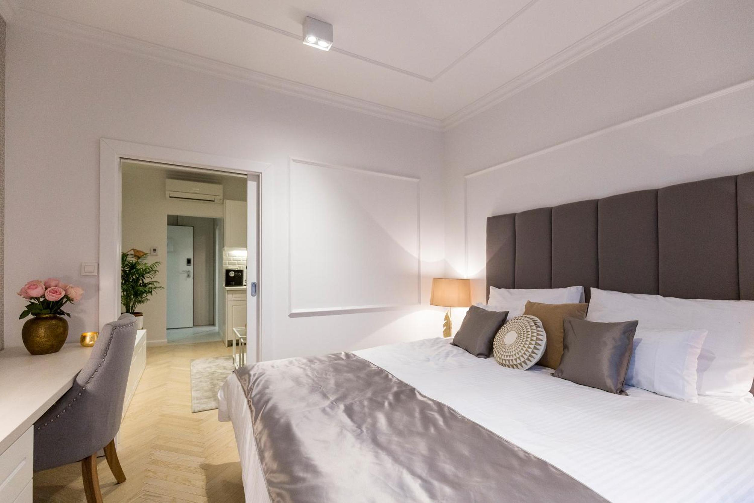 Executive Suite - Photo 4