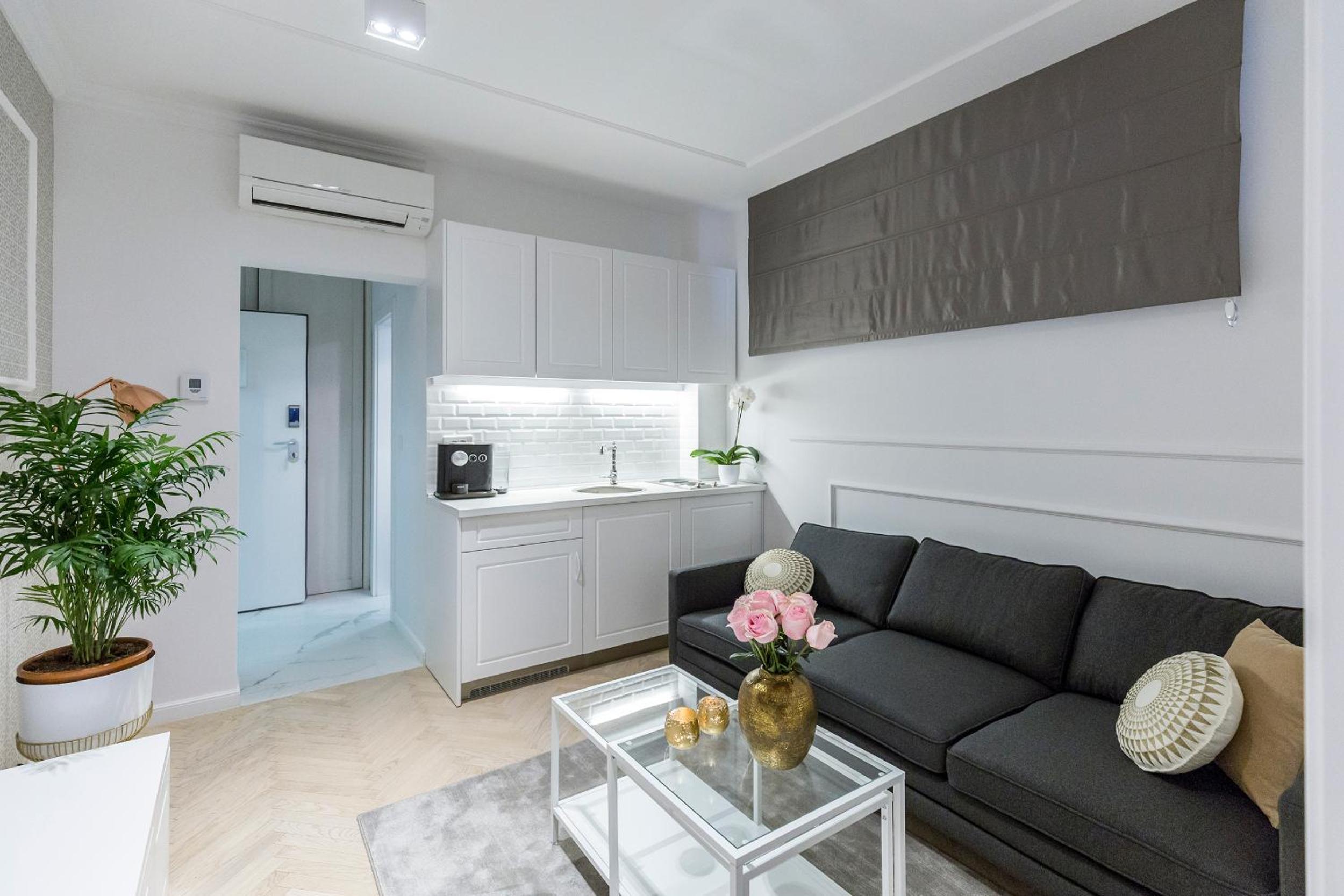Executive Suite - Photo 2