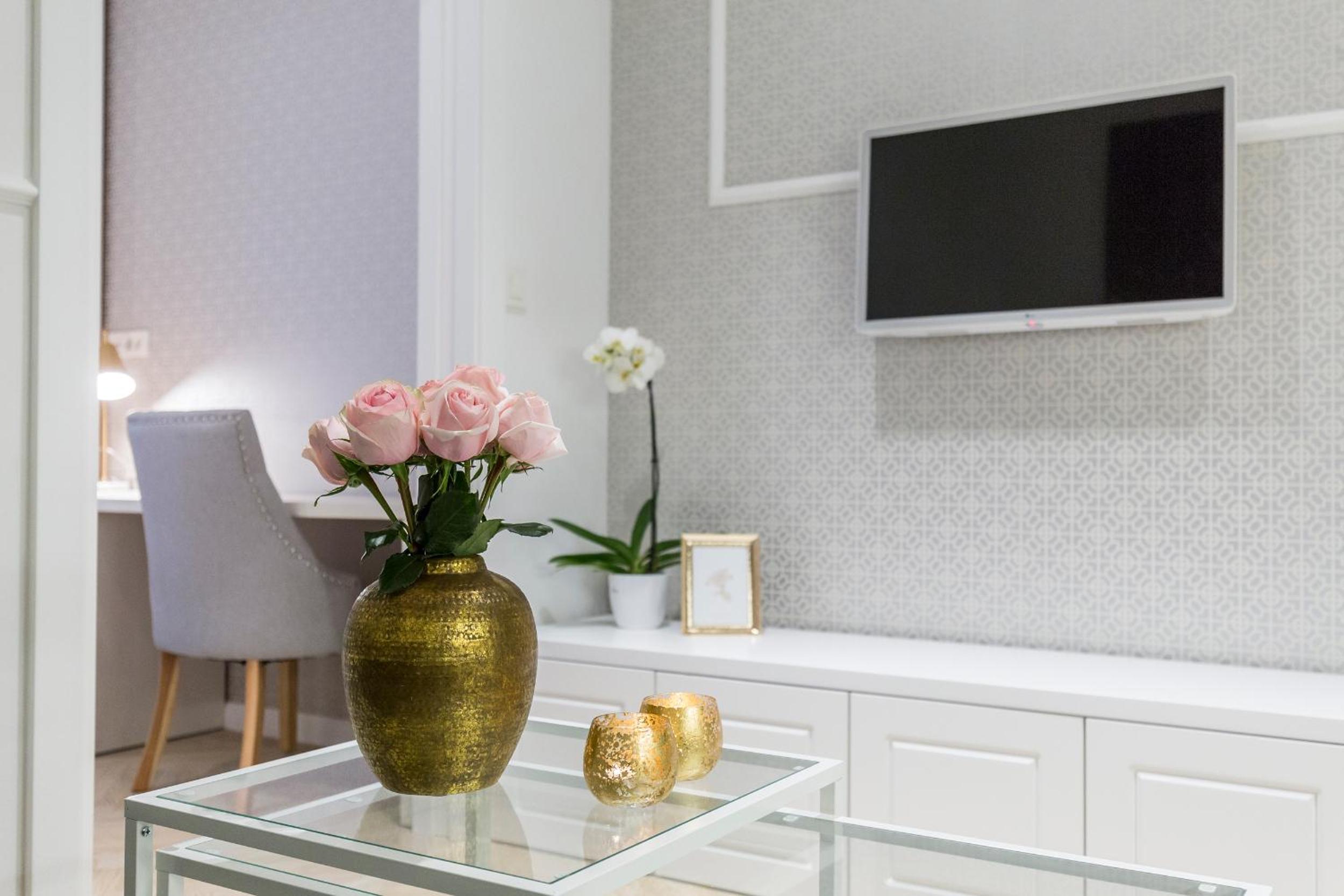 Executive Suite - Photo 1