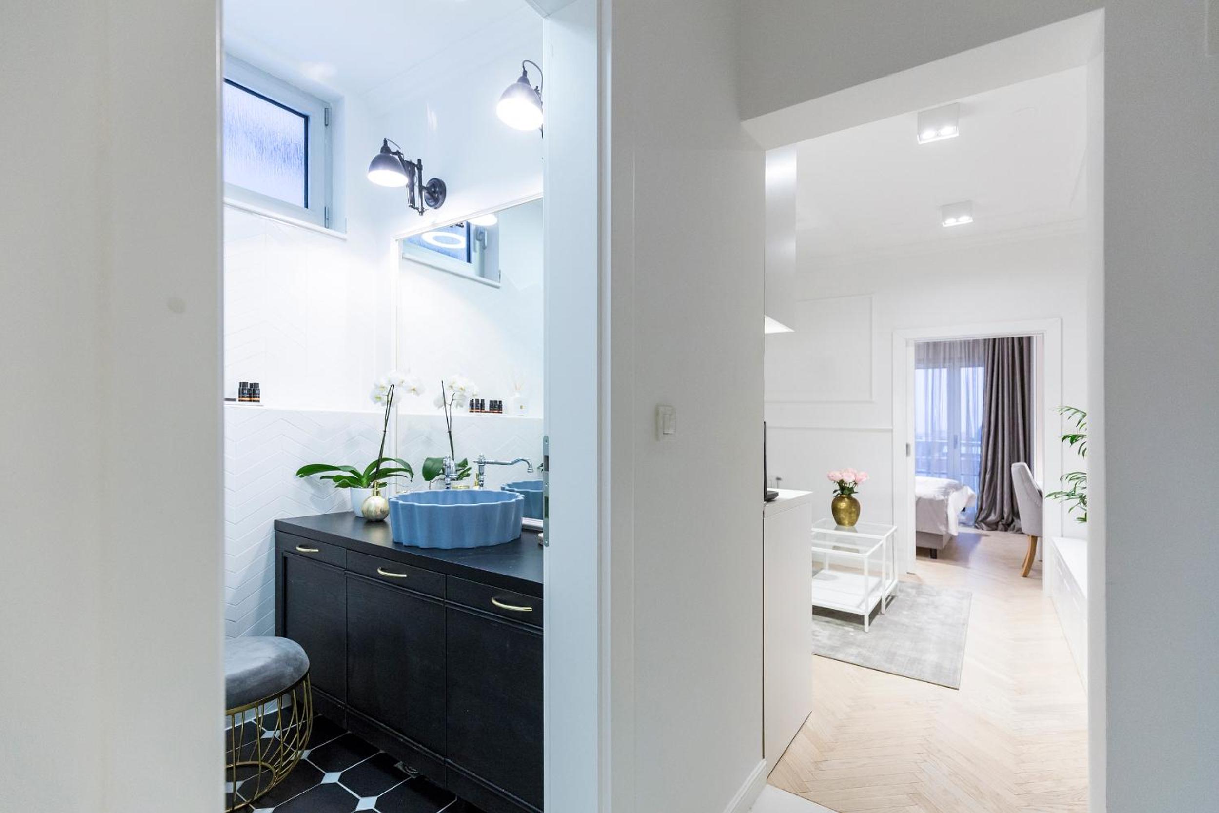 Executive Suite - Photo 5