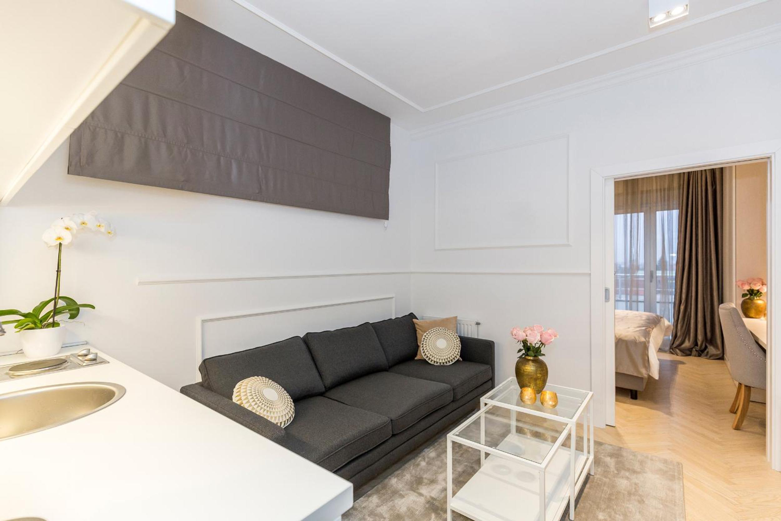 Executive Suite - Photo 3