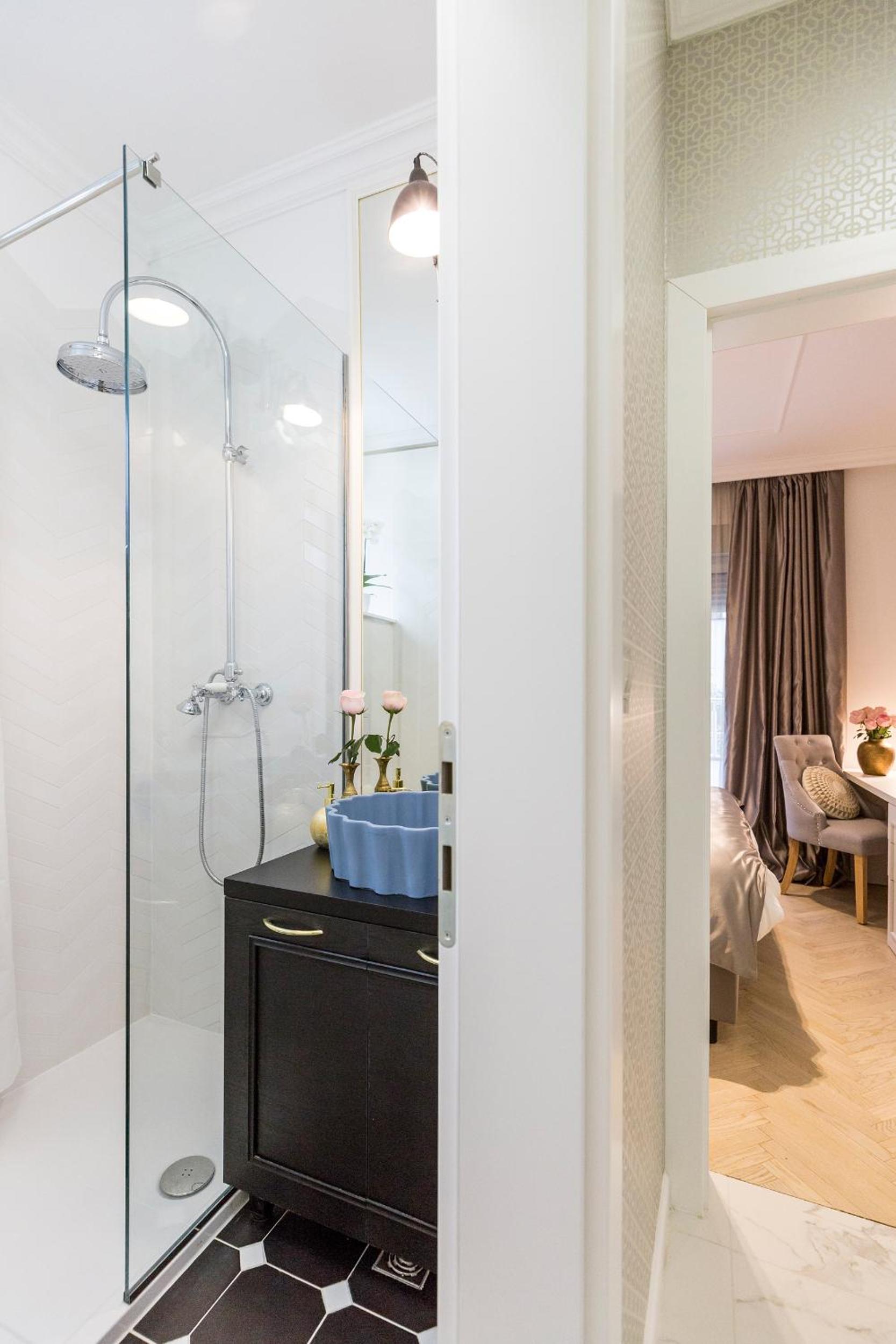 Double Room with Balcony - Photo 4