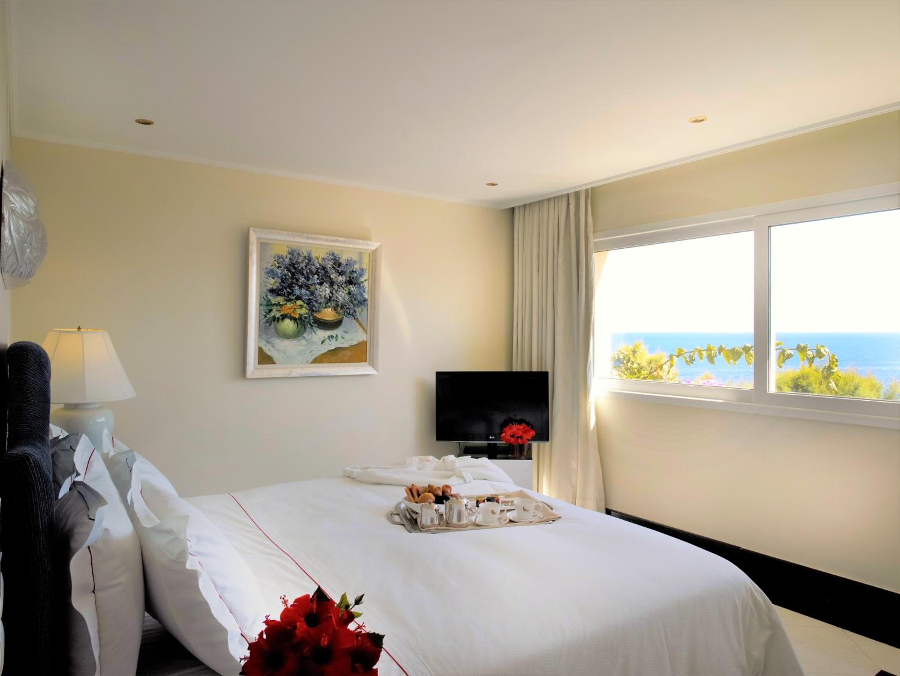 Exclusive Three-Bedroom Maisonette Individual Pool - Photo 9