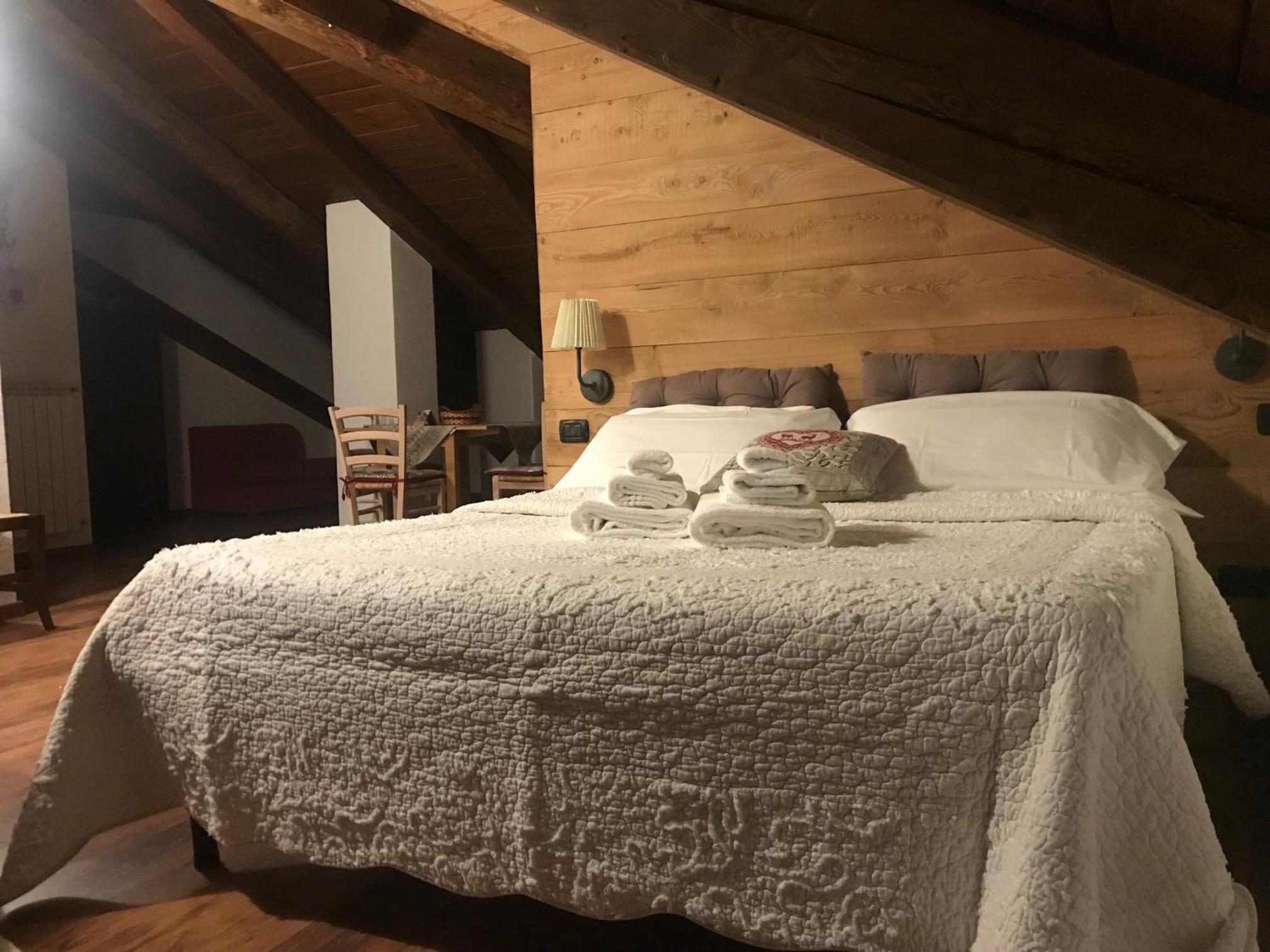 Studio (2 Adults) - Attic
