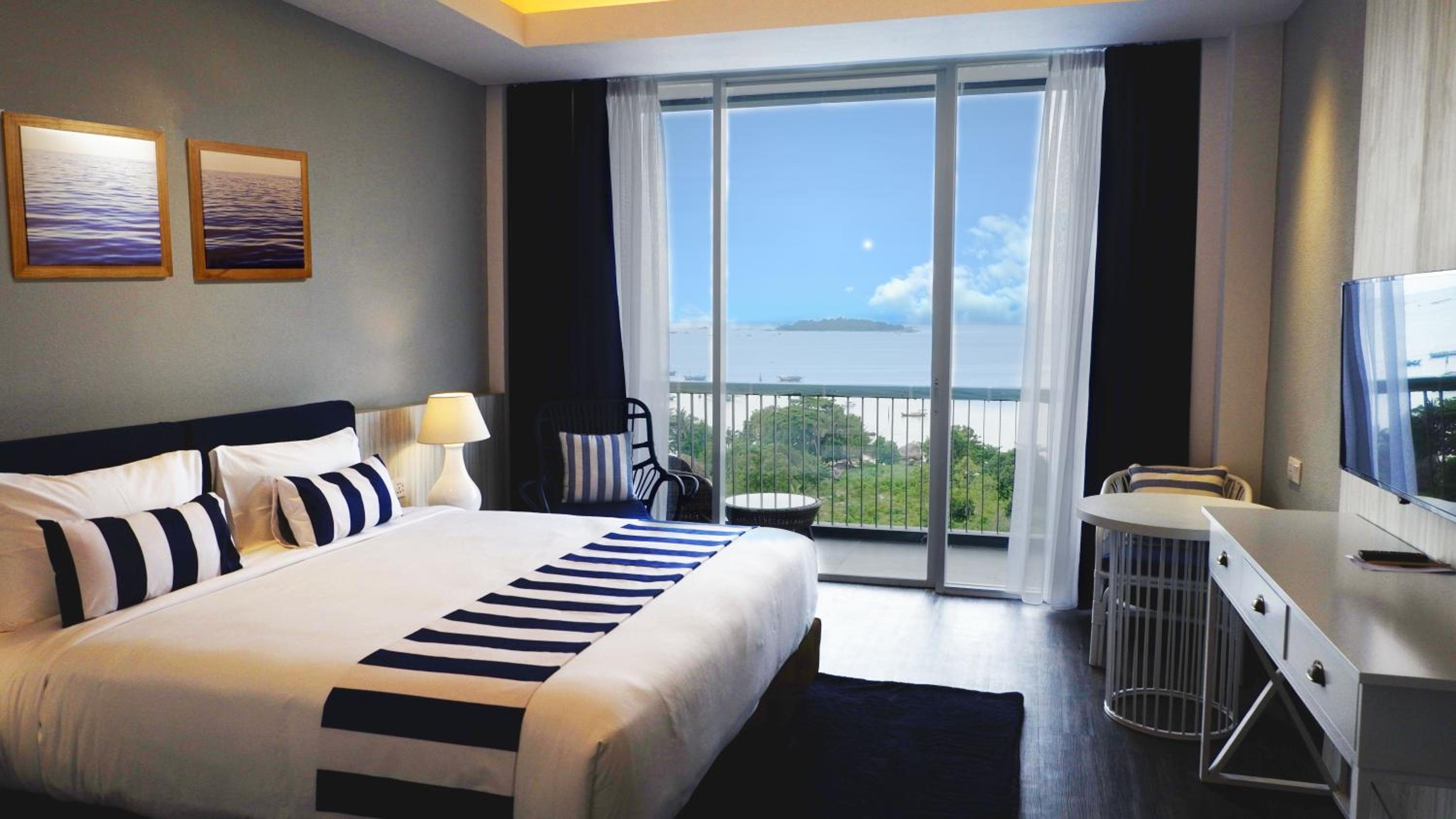 Deluxe King Ocean View - Photo 5
