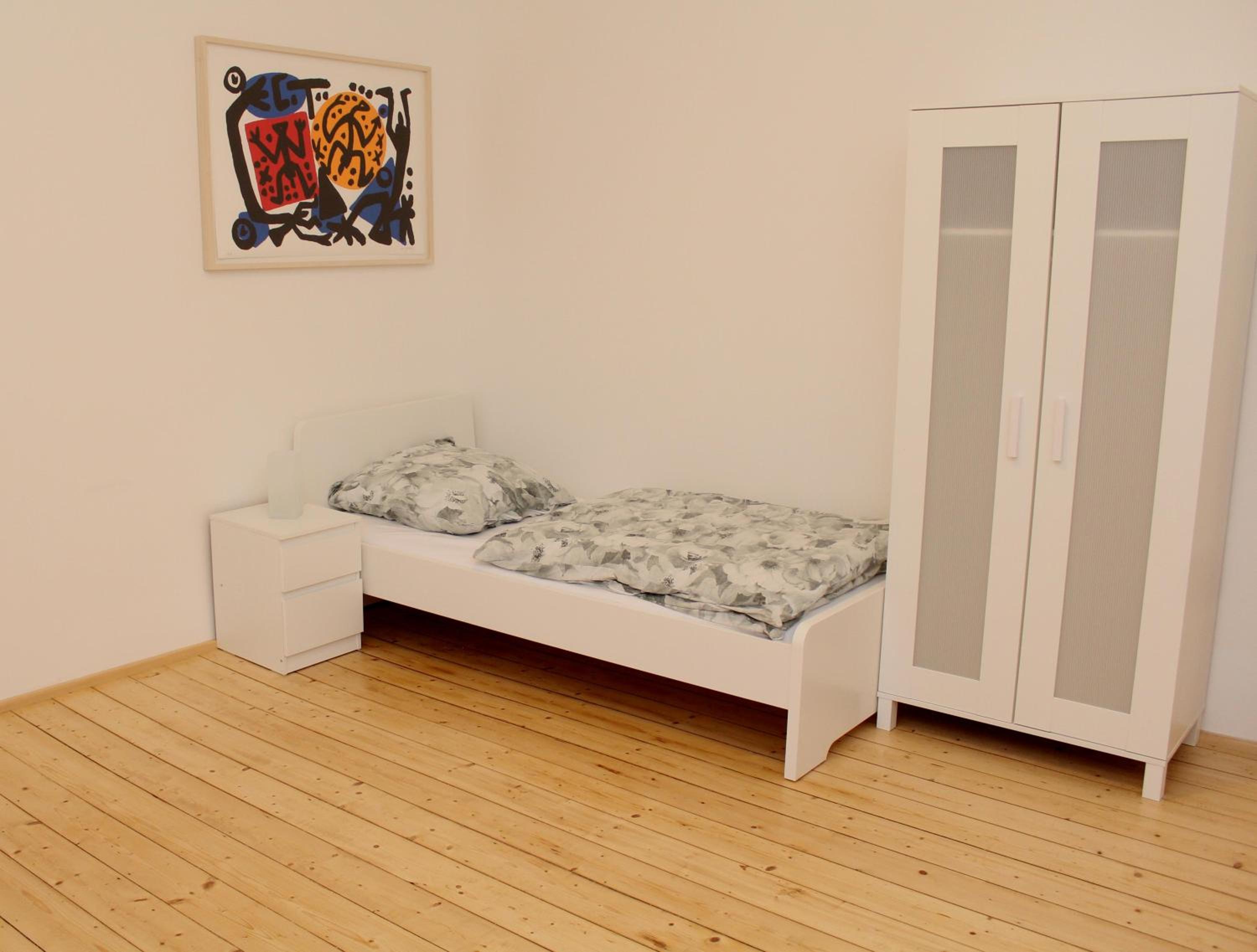 Apartment with Balcony - Photo 10