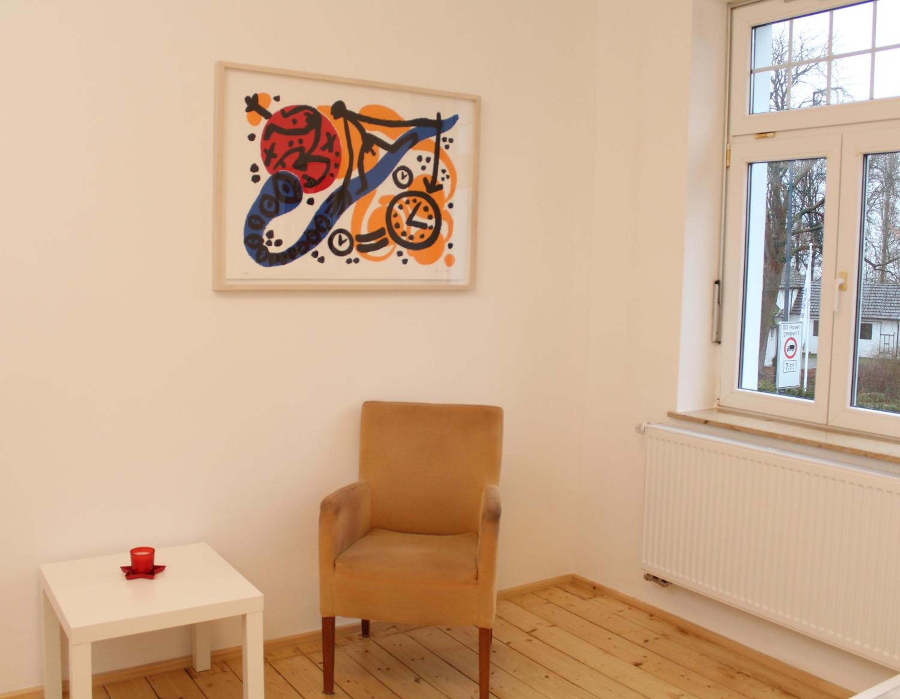 Apartment with Balcony - Photo 2