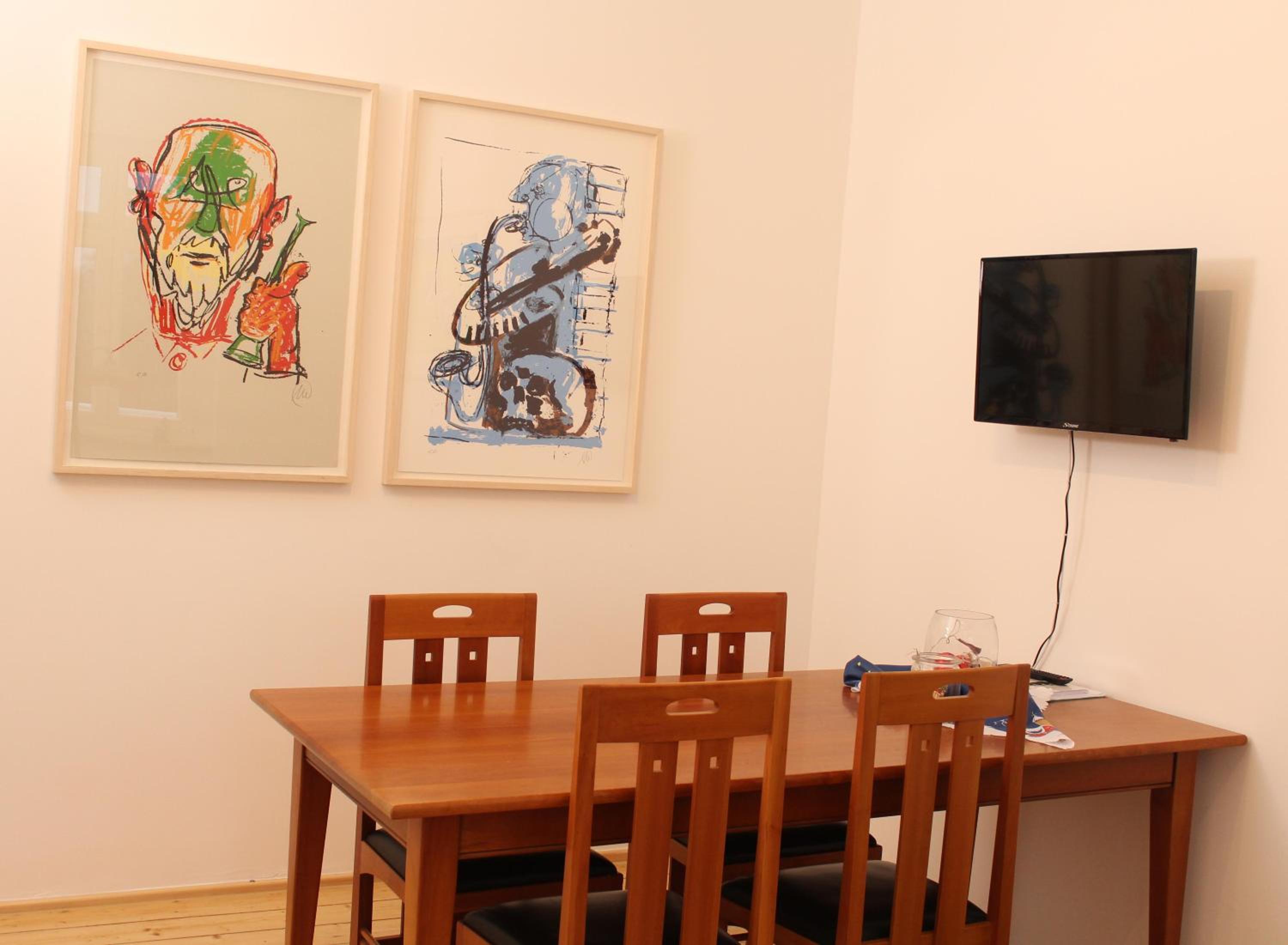 Apartment with Balcony - Photo 11
