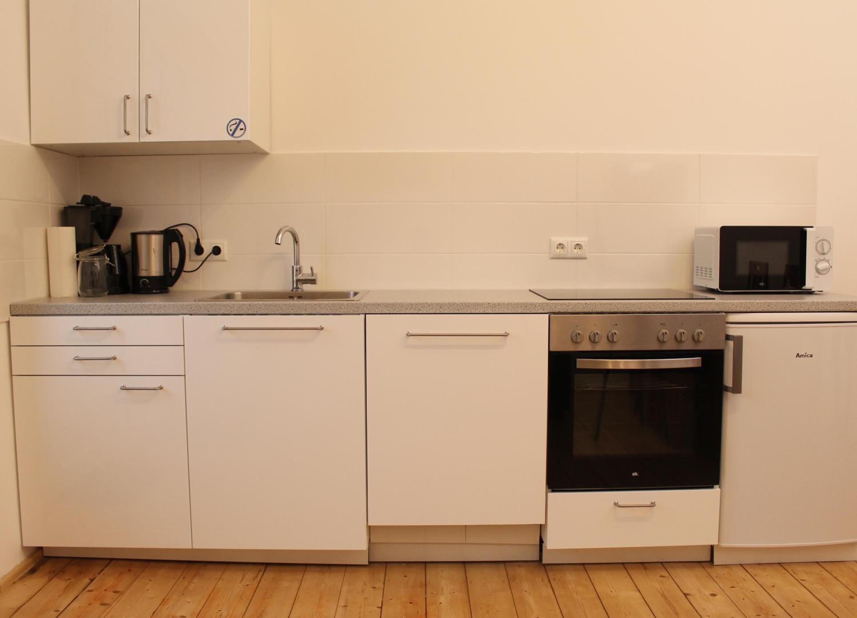 Apartment with Balcony - Photo 3