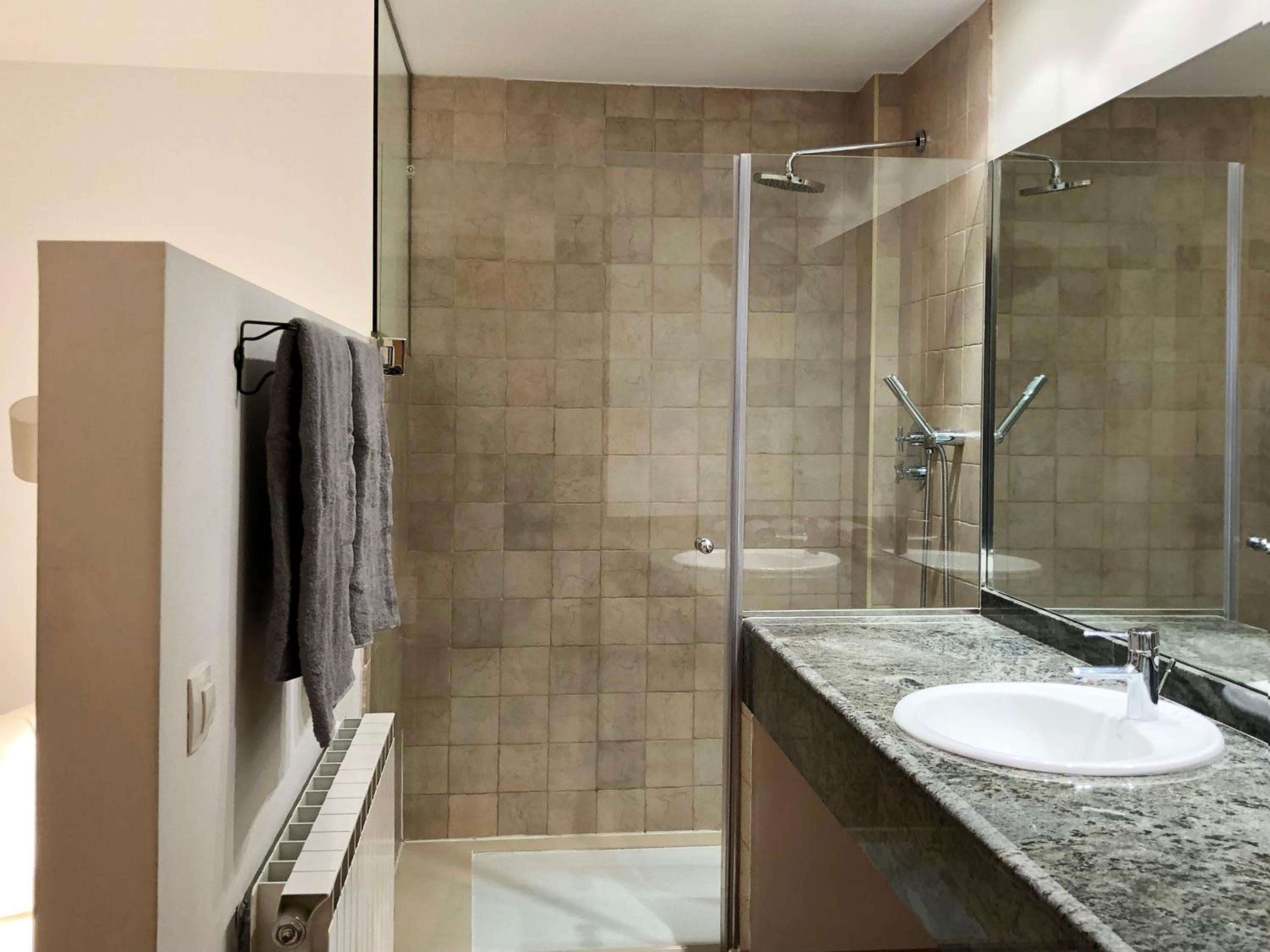 Deluxe Suite With Spa Bath photo 3