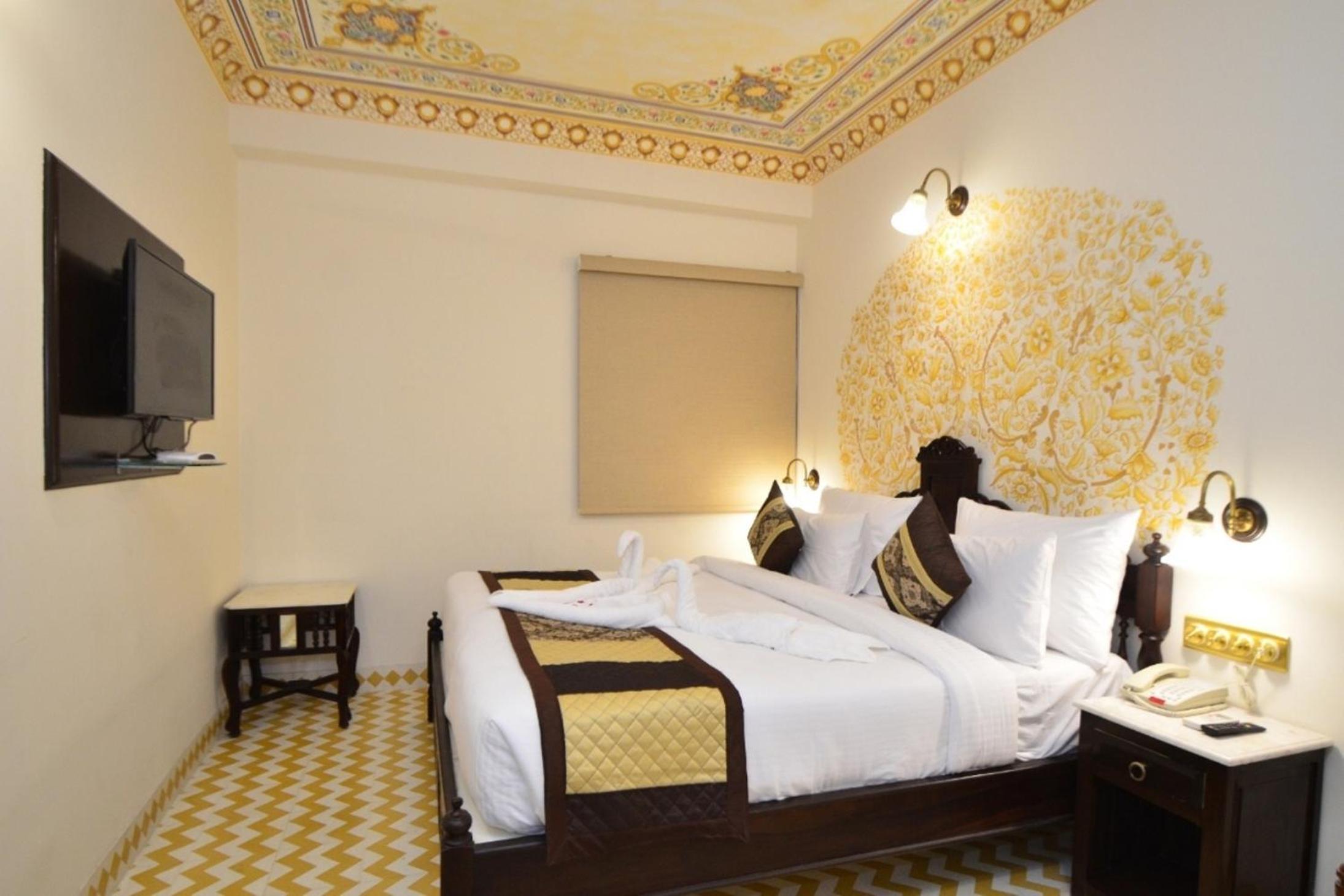 Superior Room:: 15% off on food & beverage services, 20% off on session of Spa   - Photo 3