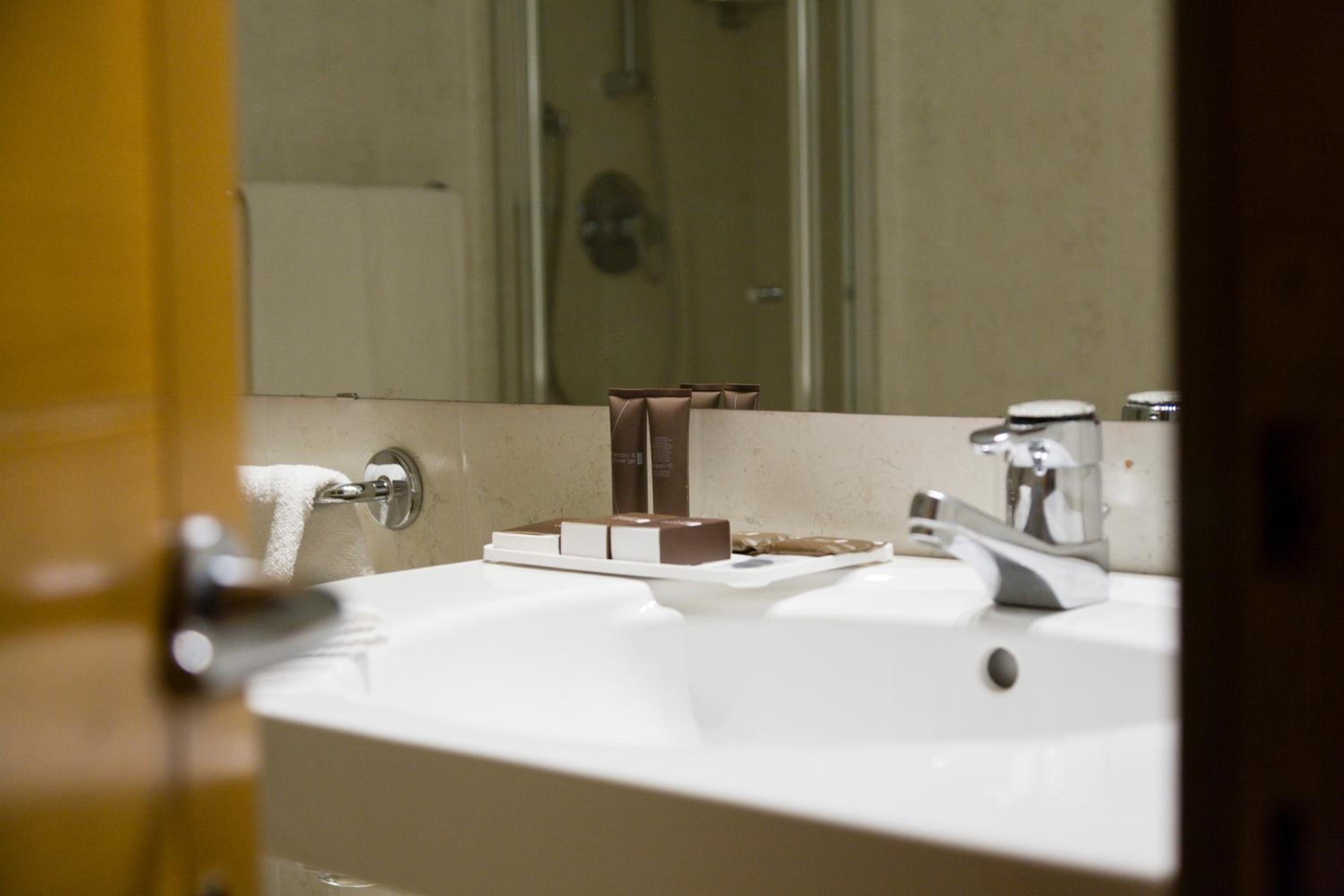 Double Room - Photo 5