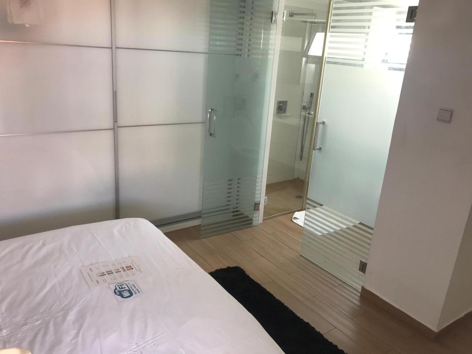 Double Room with Pool View - Photo 28