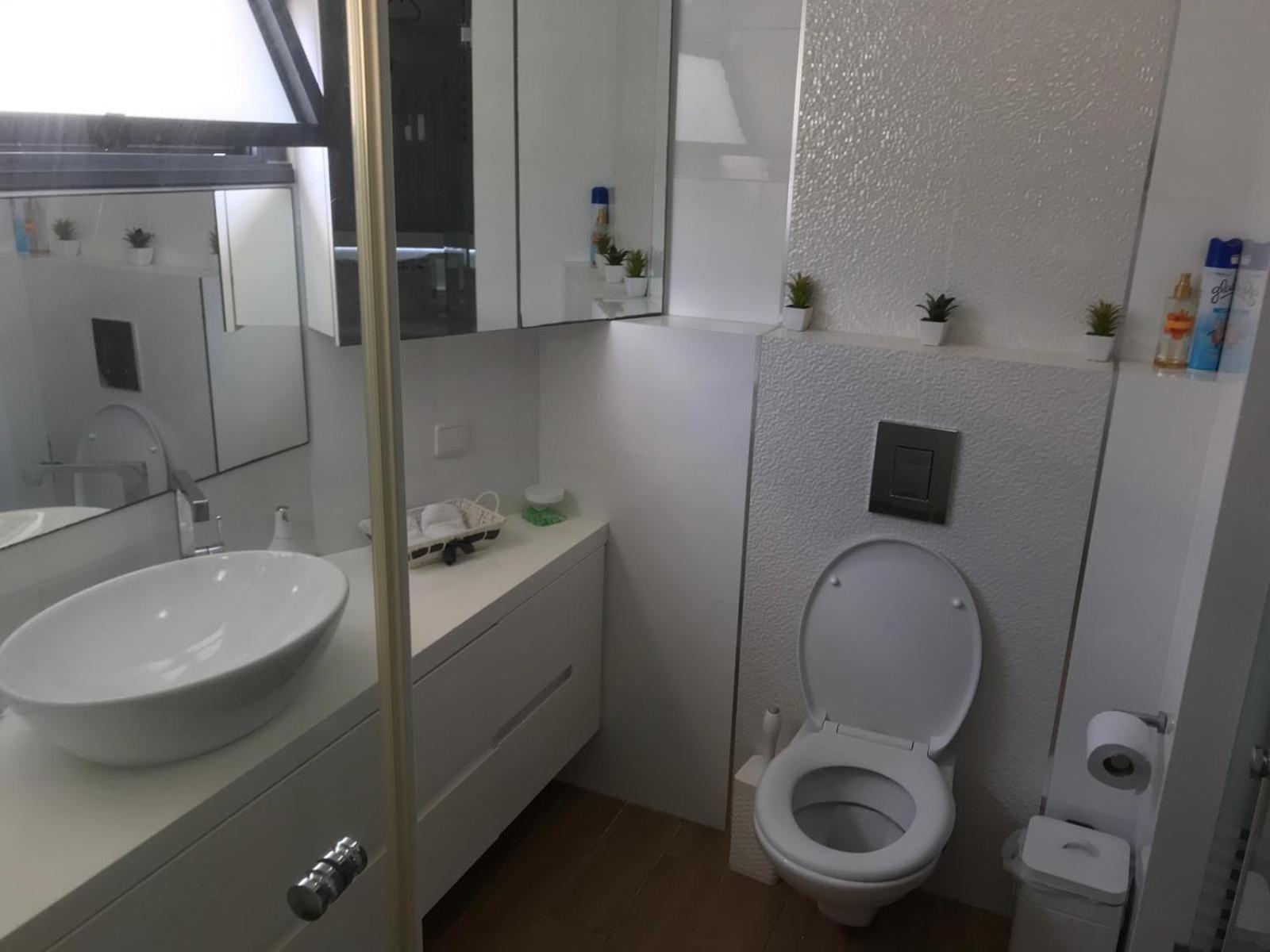 Double Room with Pool View - Photo 47