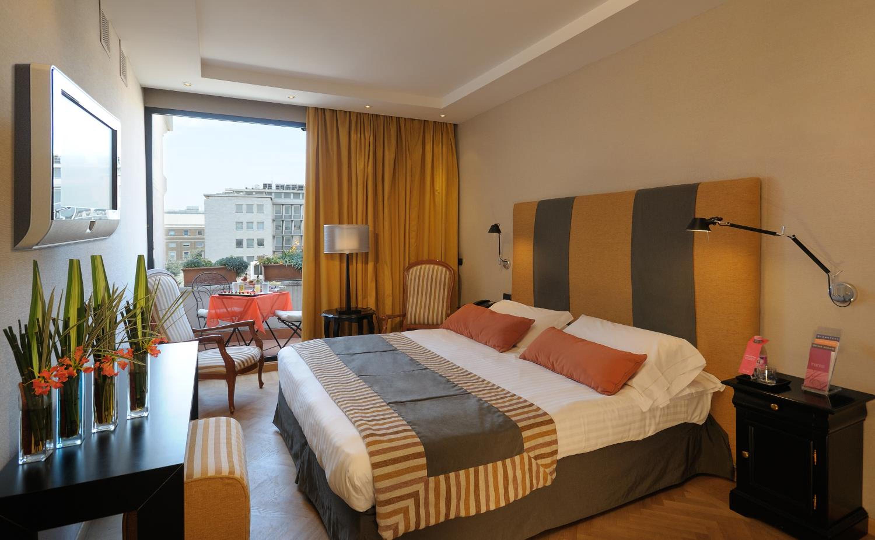 Deluxe Double Room thumbnail 5