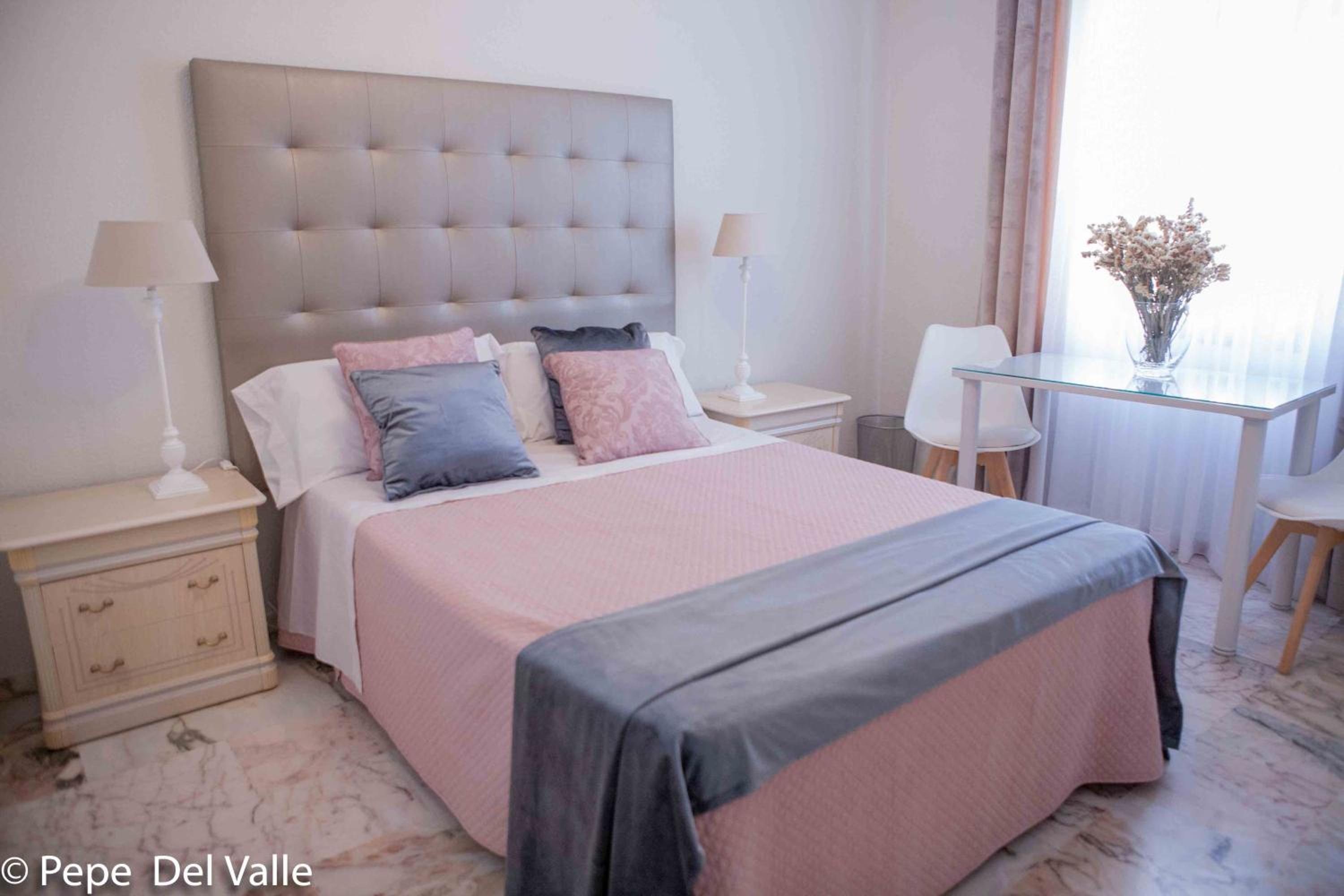Deluxe Queen Room - Photo 1