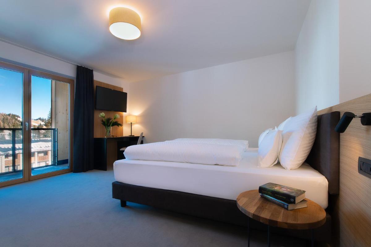 Deluxe Double or Twin Room with Balcony photo 2