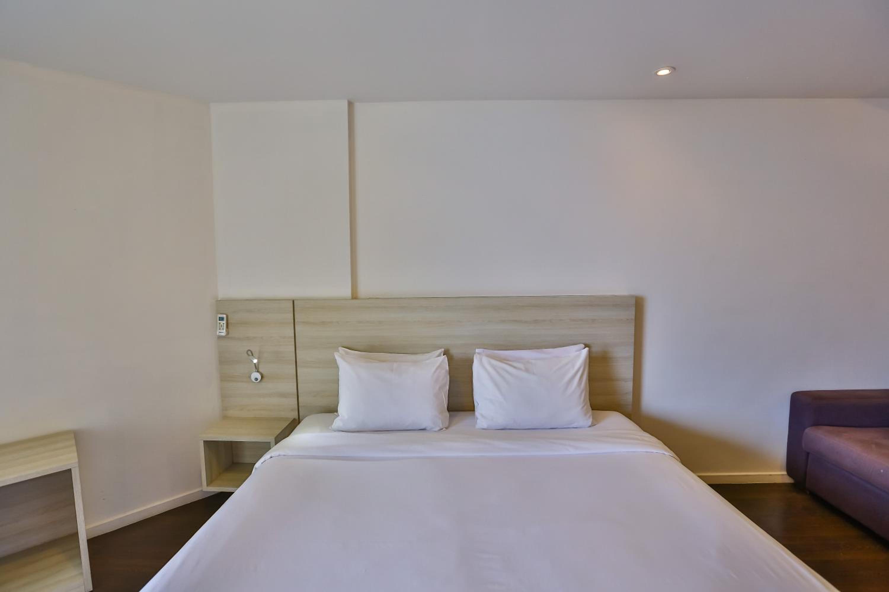 Superior Suite with King Bed - Photo 2