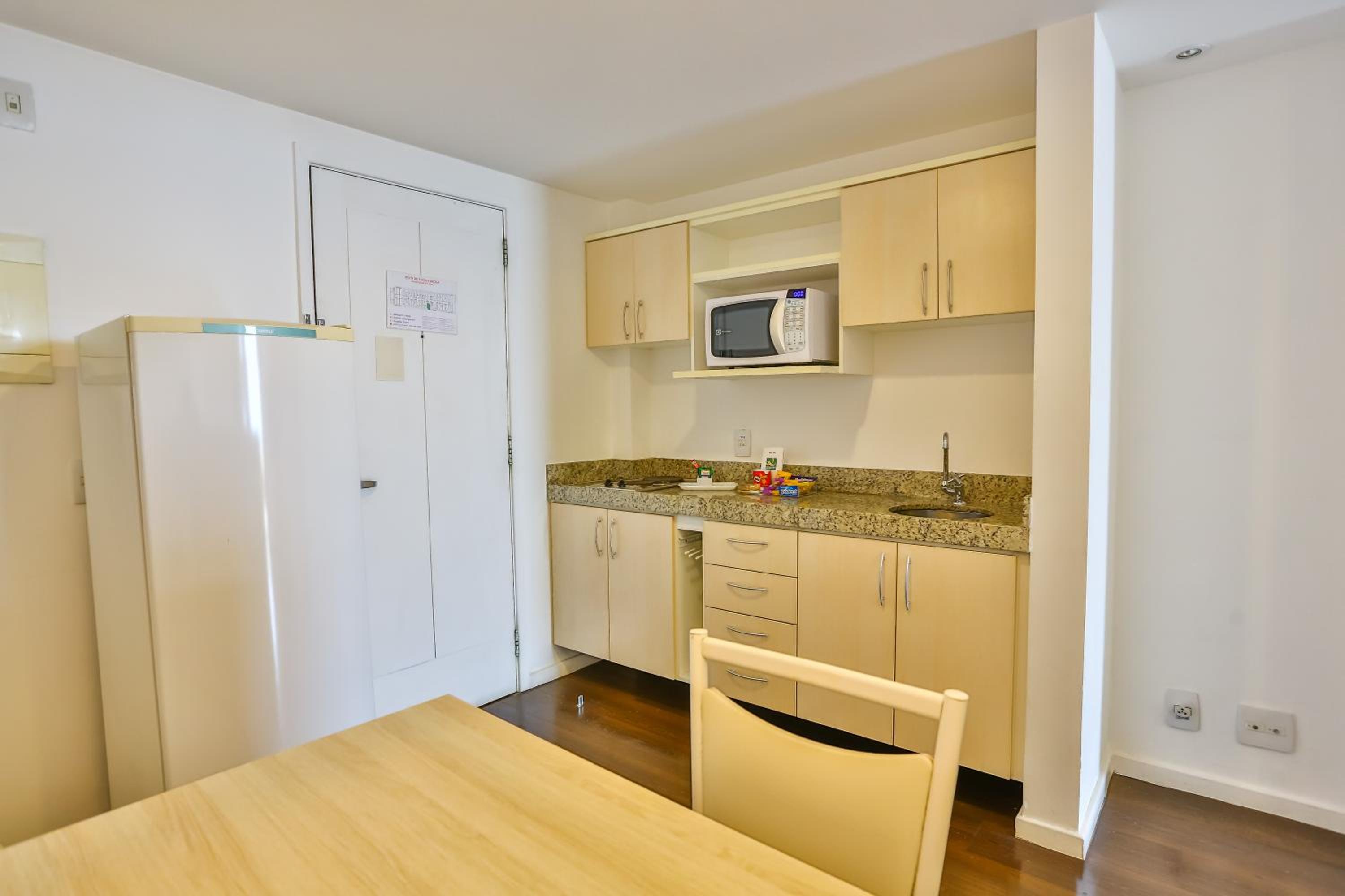 Superior Suite with King Bed - Photo 3