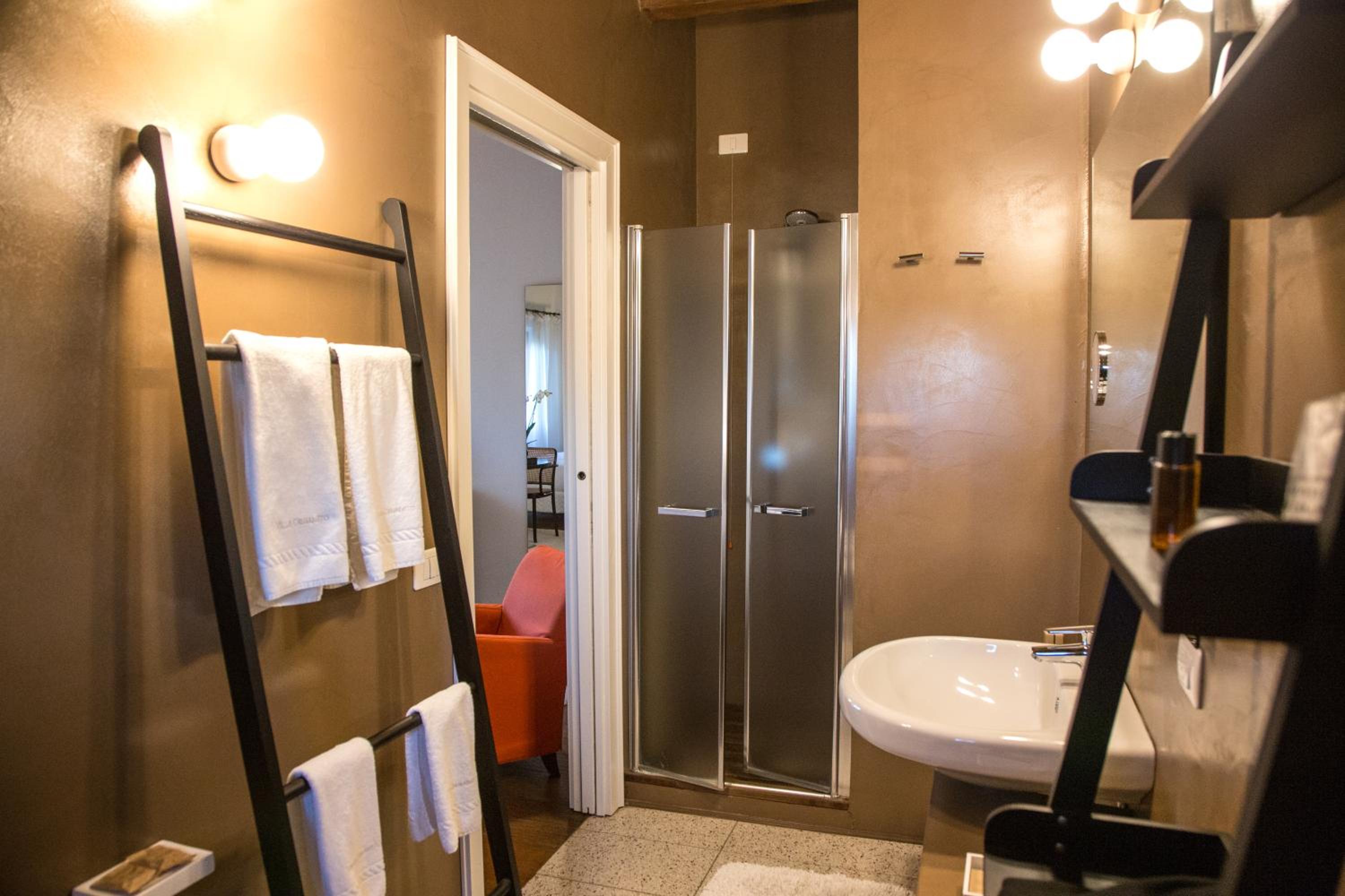 Deluxe Room - Photo 4
