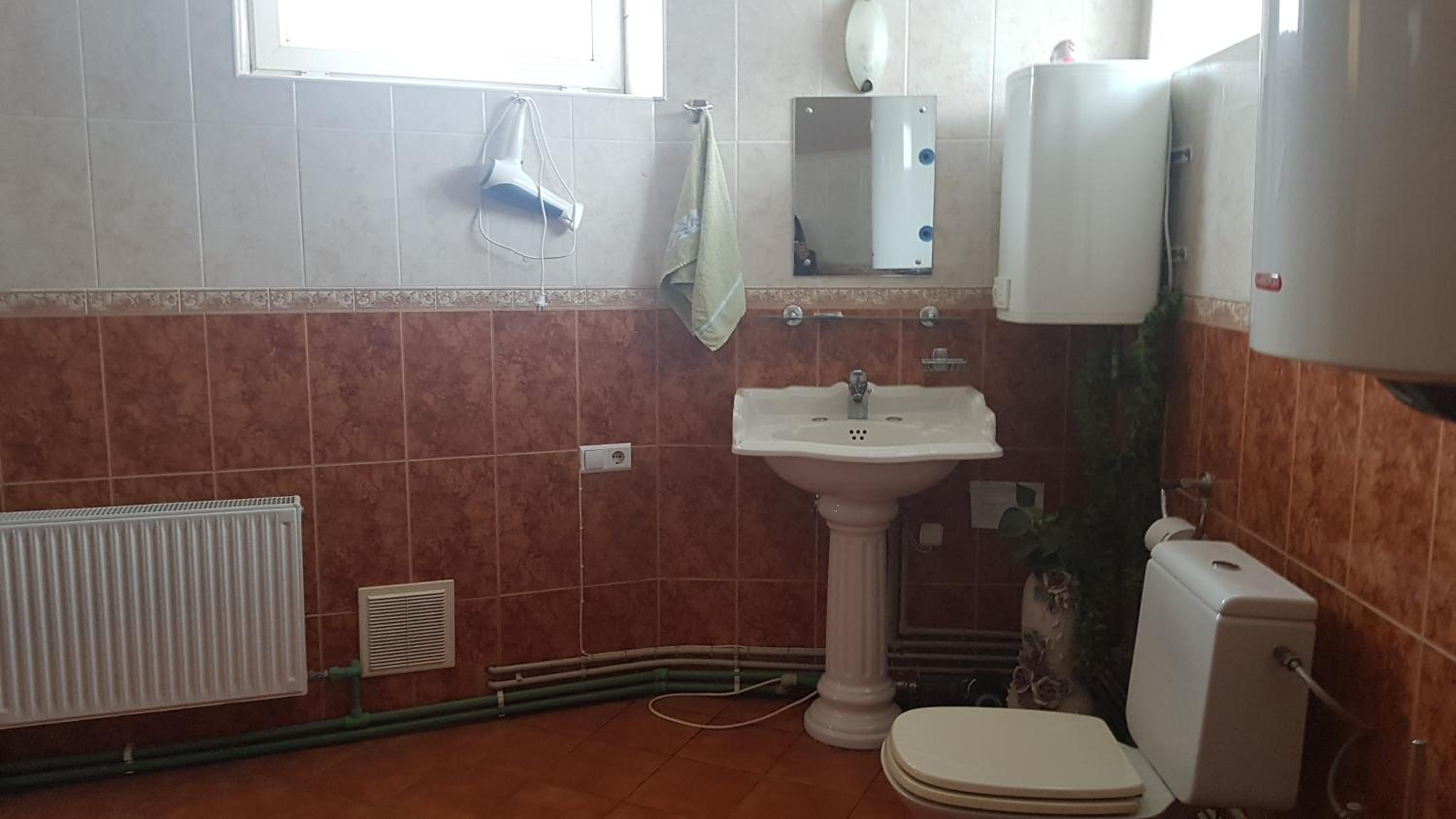 Double or Twin Room with Private Bathroom - Photo 3