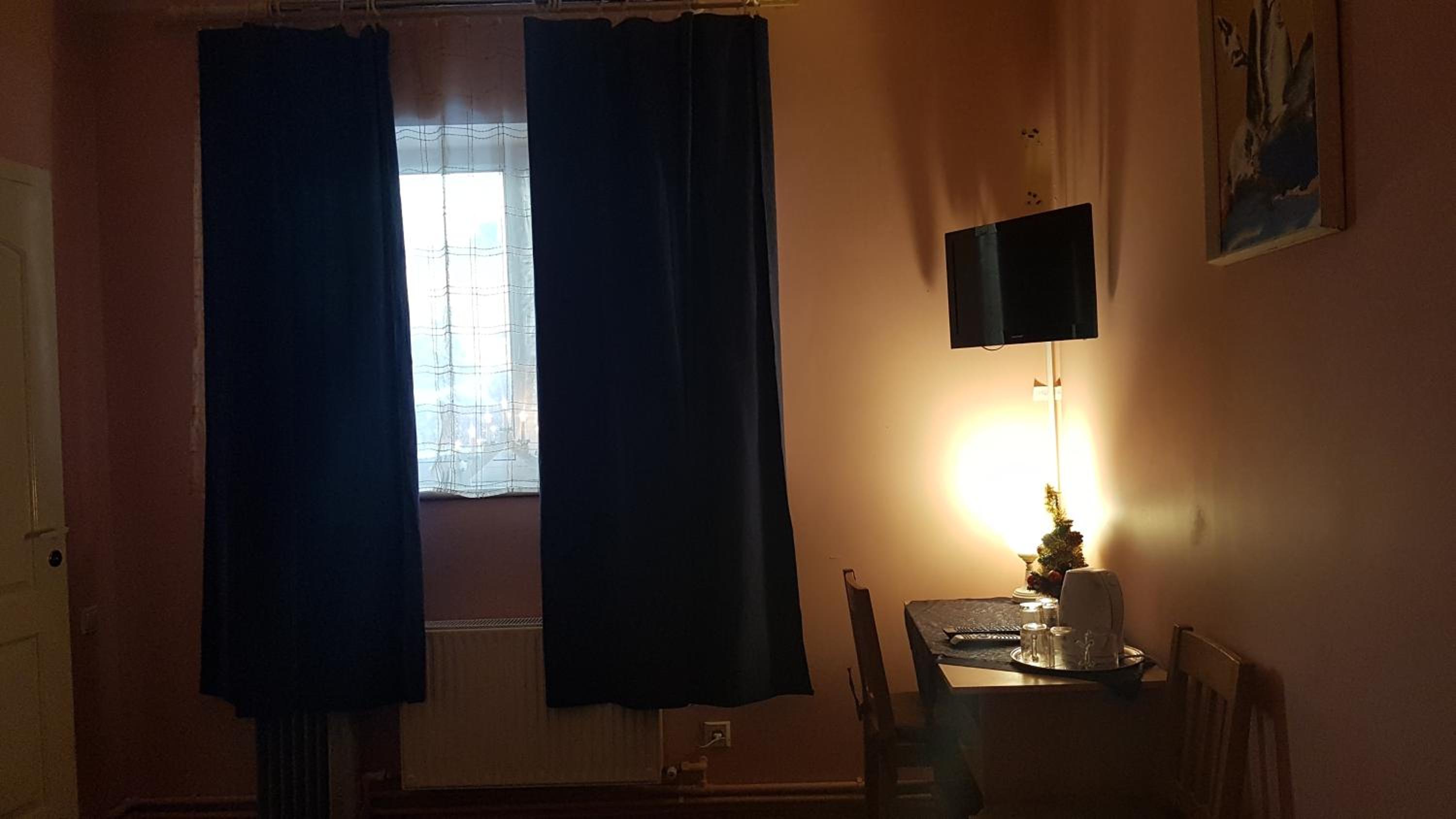 Double or Twin Room with Extra Bed - Photo 1