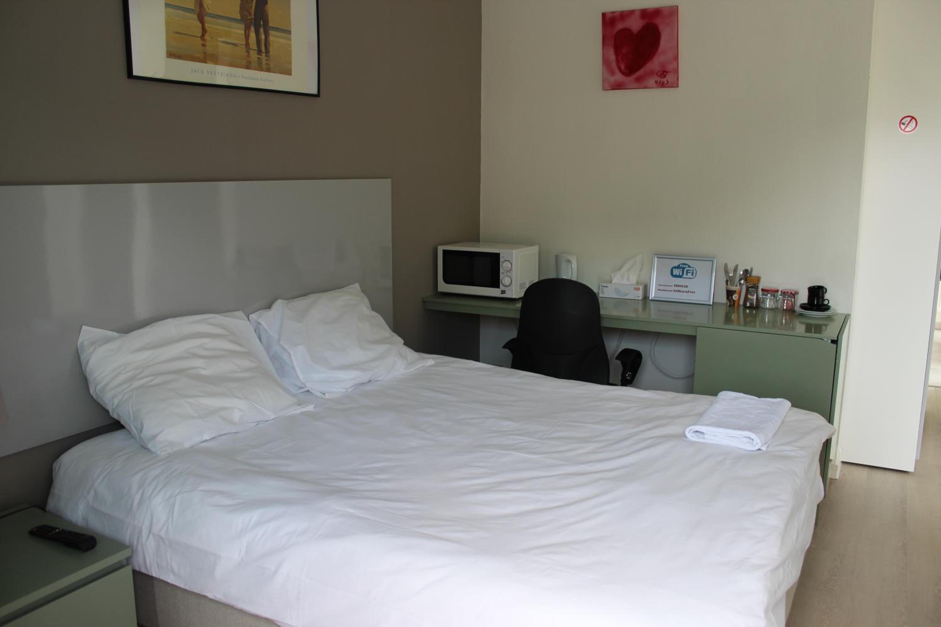 Double Room with Private Bathroom - Photo 3