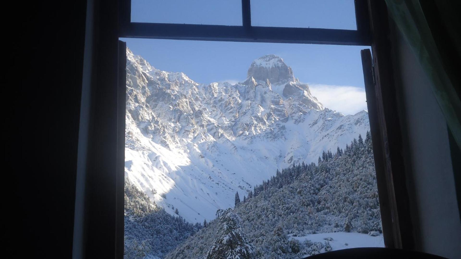 Twin Room with Mountain View photo 2