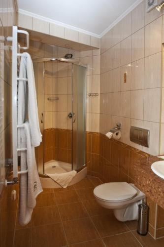 Quadruple Room (2 Adults + 2 Children) - Photo 6