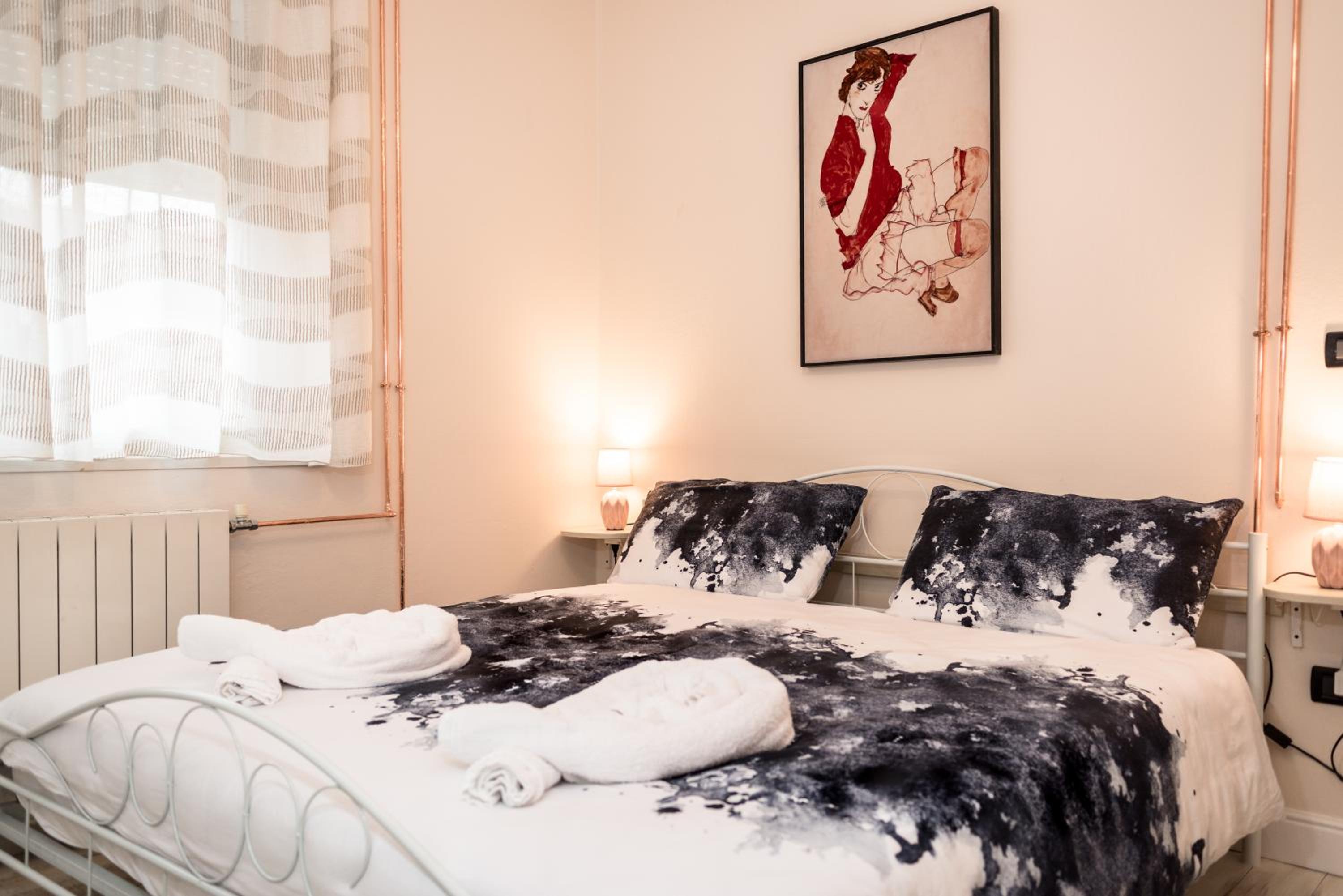 Double or Twin Room - Photo 4