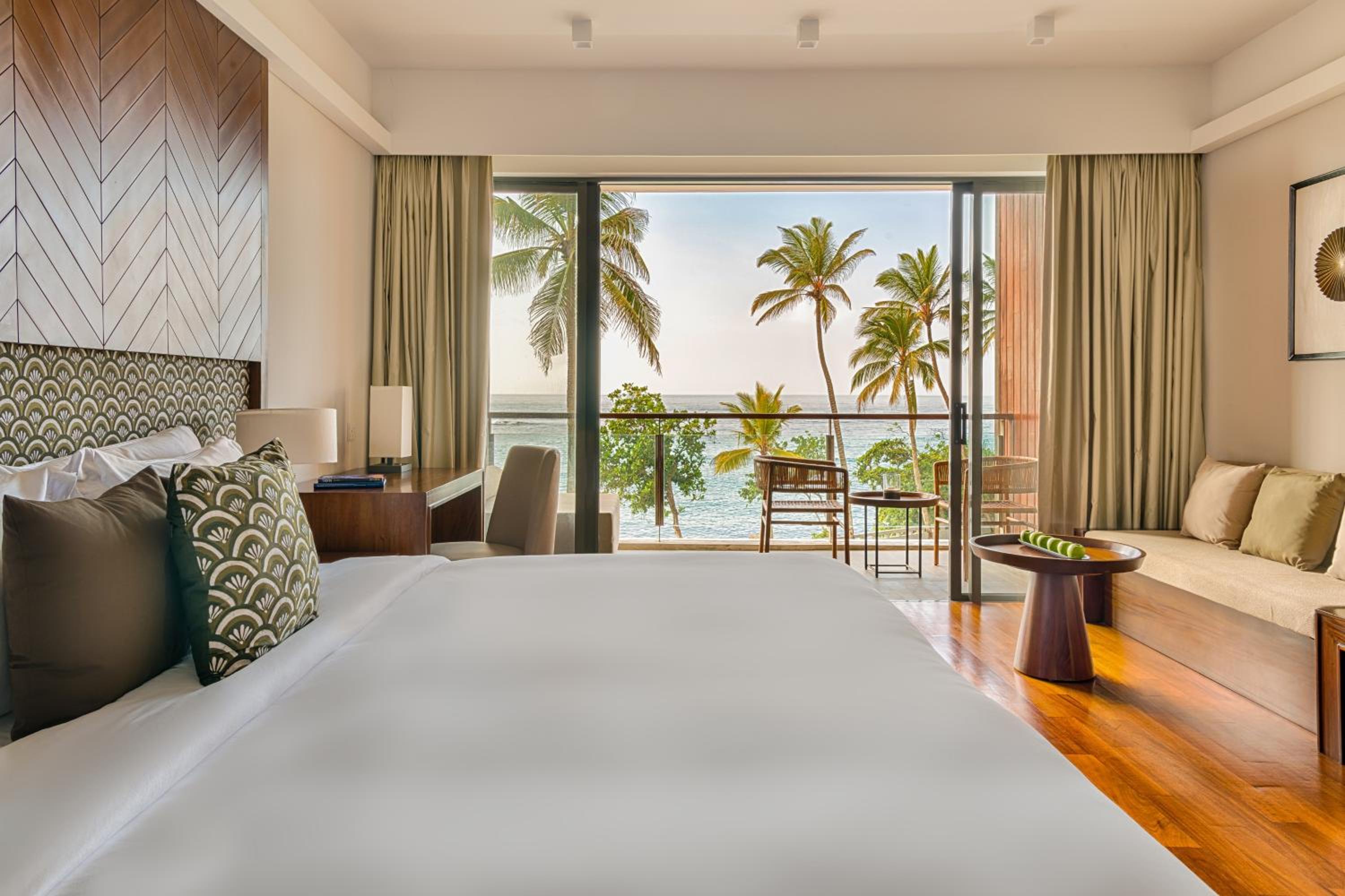 Signature Room - Complimentary sundowner cocktail from 5:30 pm to 6:30 pm photo 2