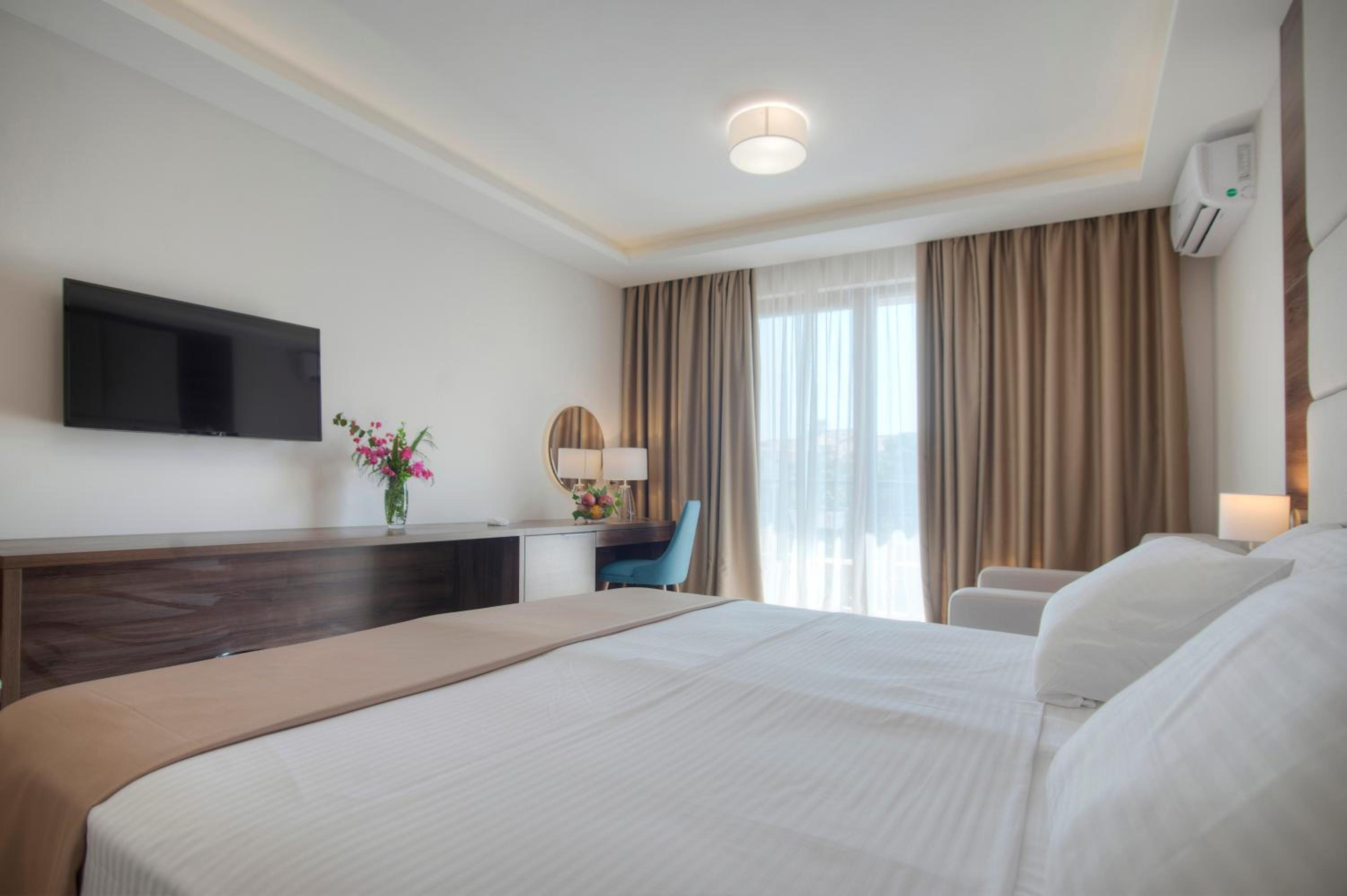Double Room with Extra Bed photo 2