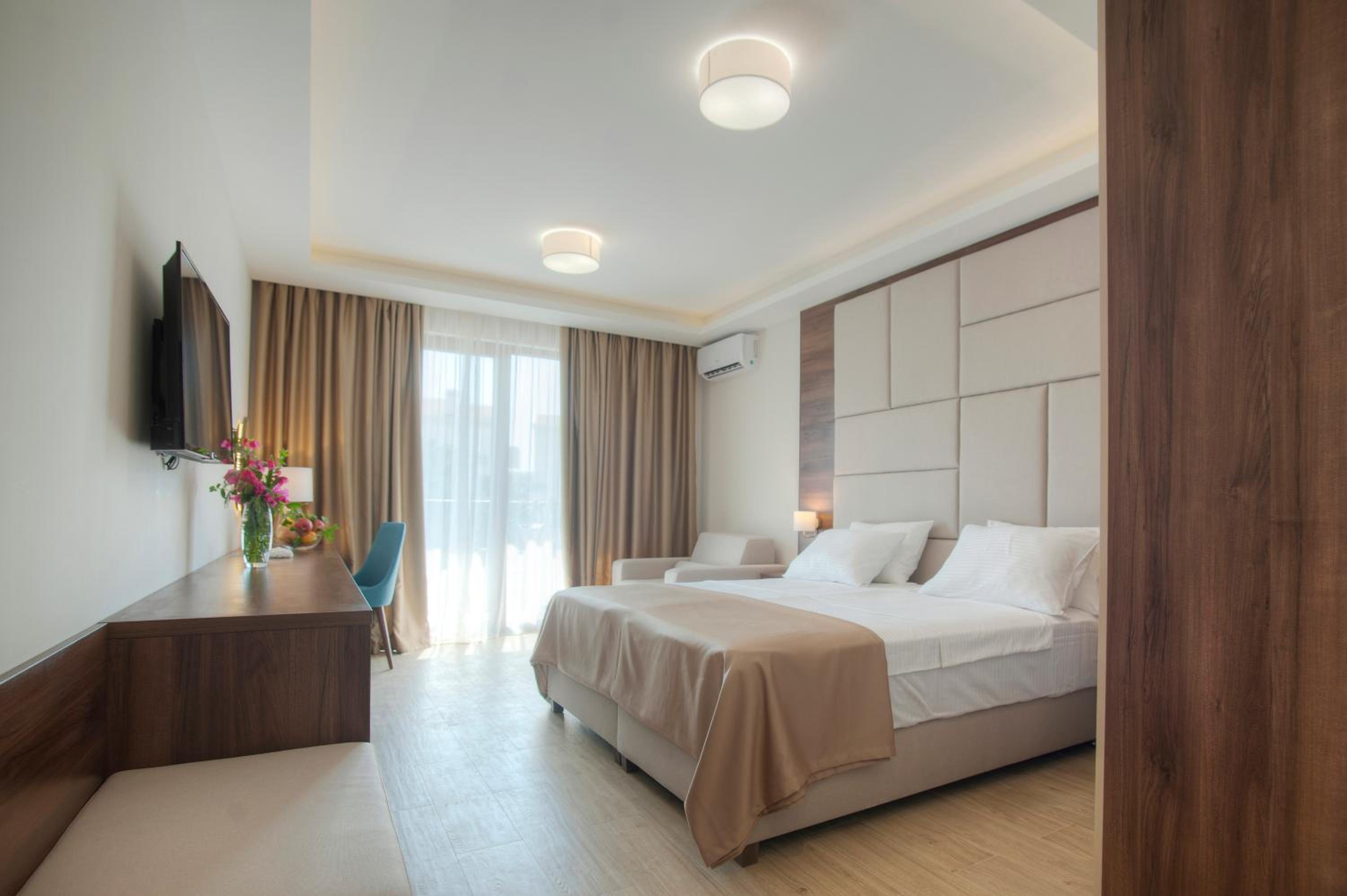 Double Room with Extra Bed photo 1
