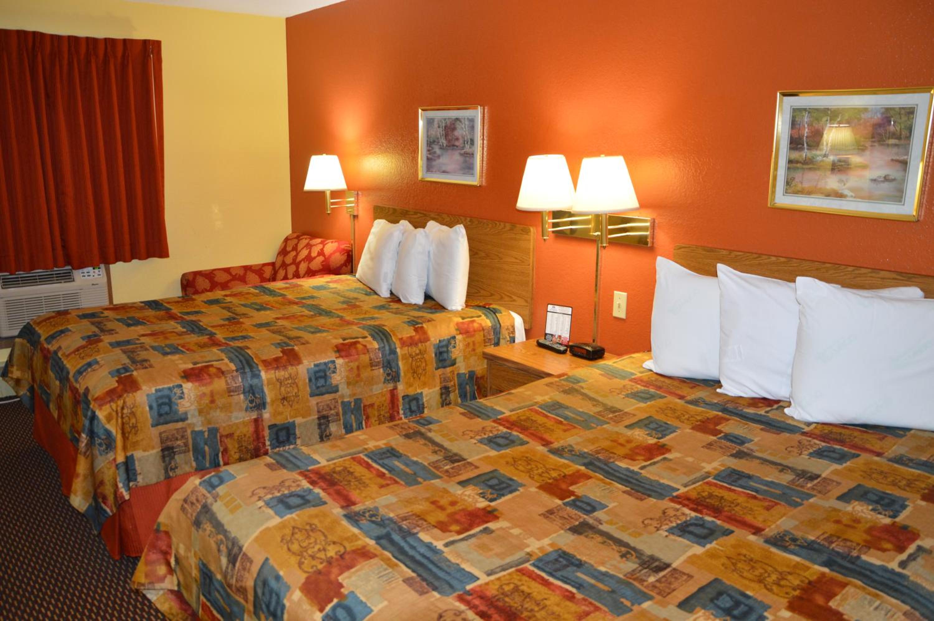 Queen Room with Two Queen Beds - Non-Smoking - Photo 1