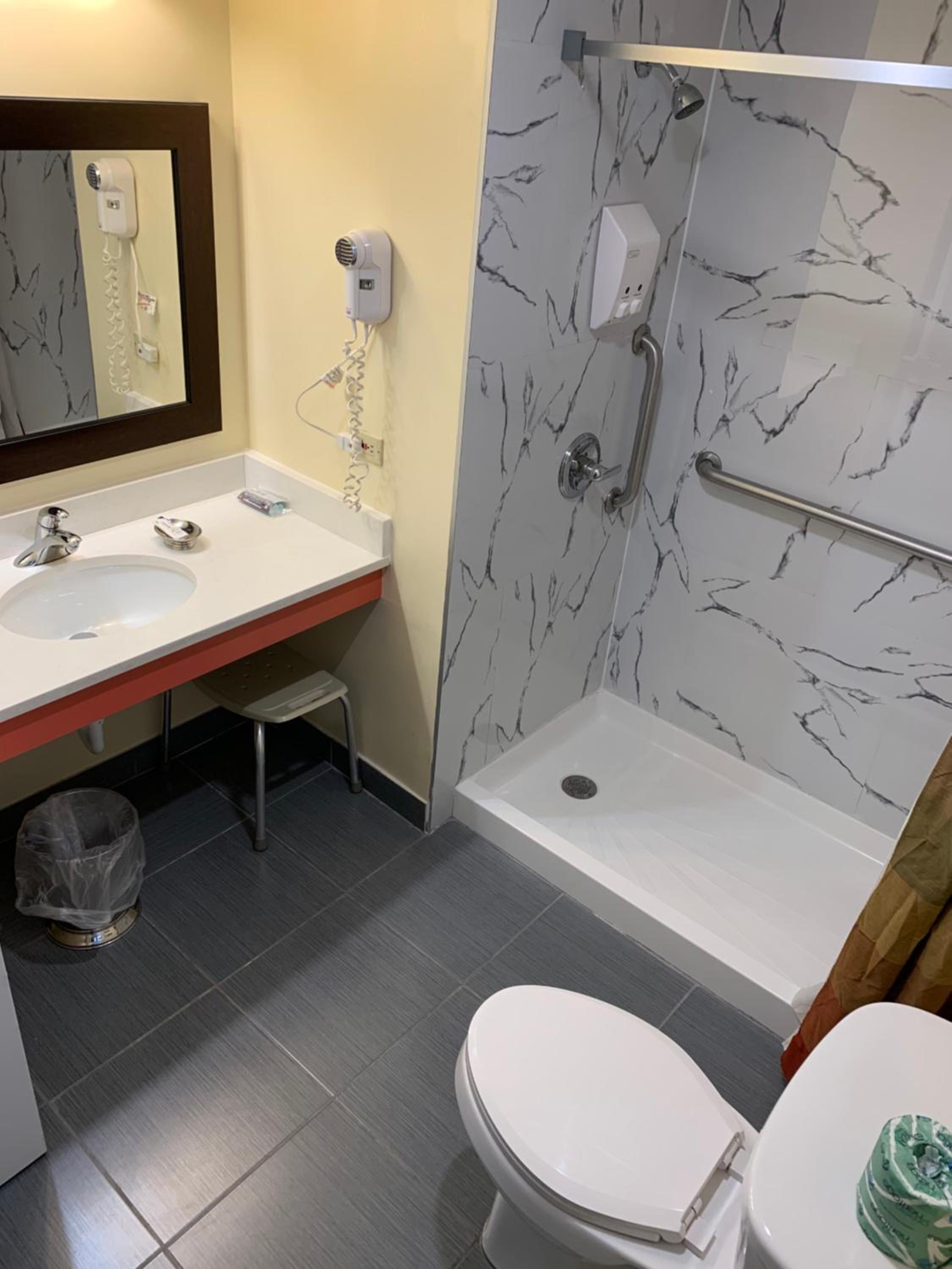Queen Room - Photo 7