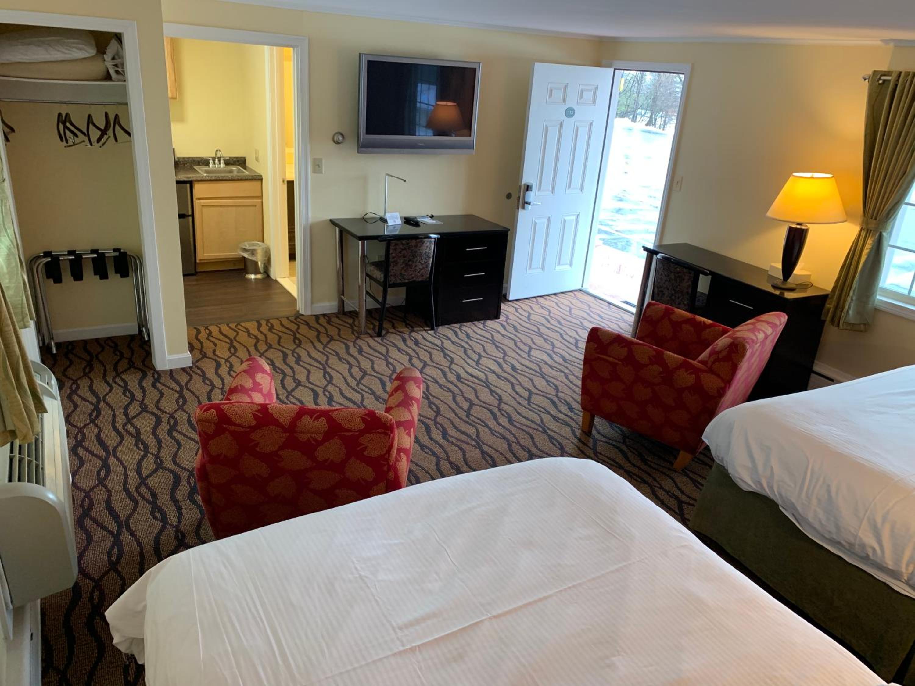 Deluxe Queen Room - Photo 4