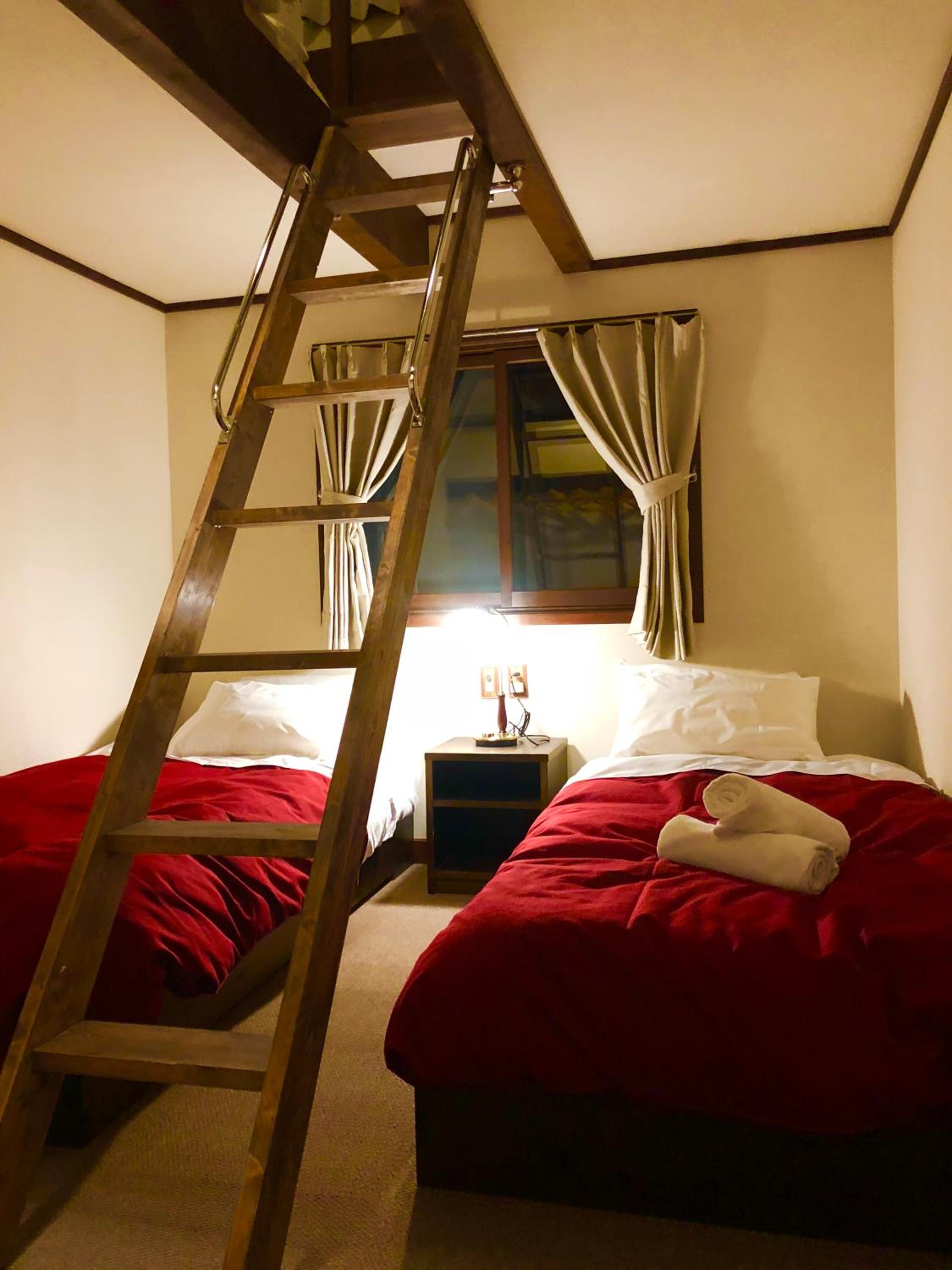 Quadruple Room with Shared Bathroom photo 3