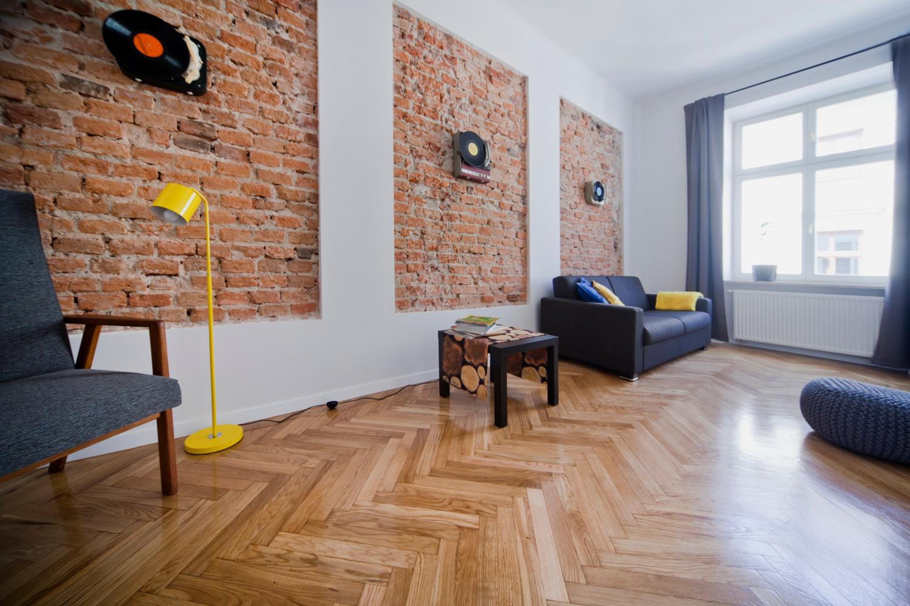 One-Bedroom Apartment with air condition and balcony