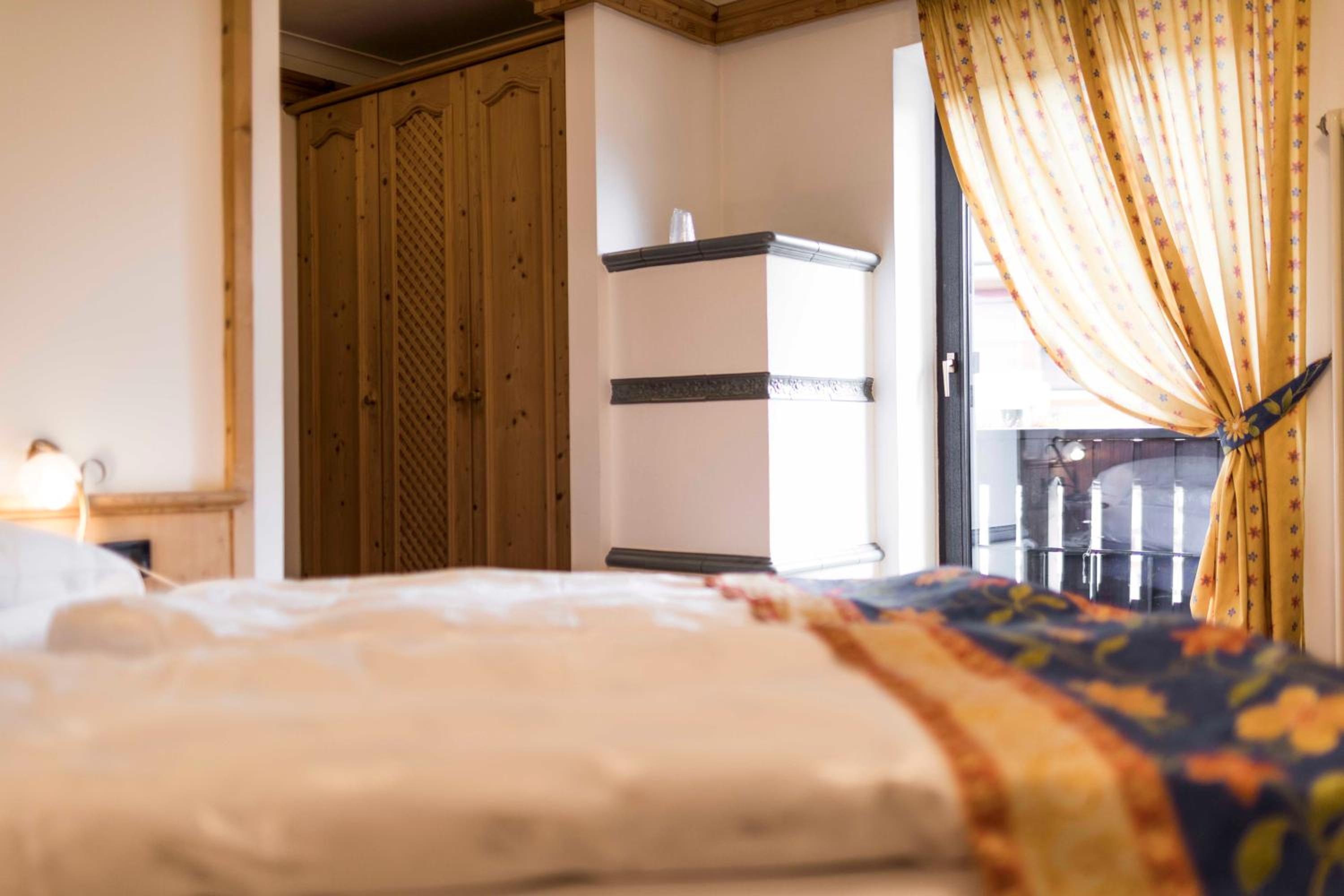 Deluxe Double Room with Balcony - Photo 3