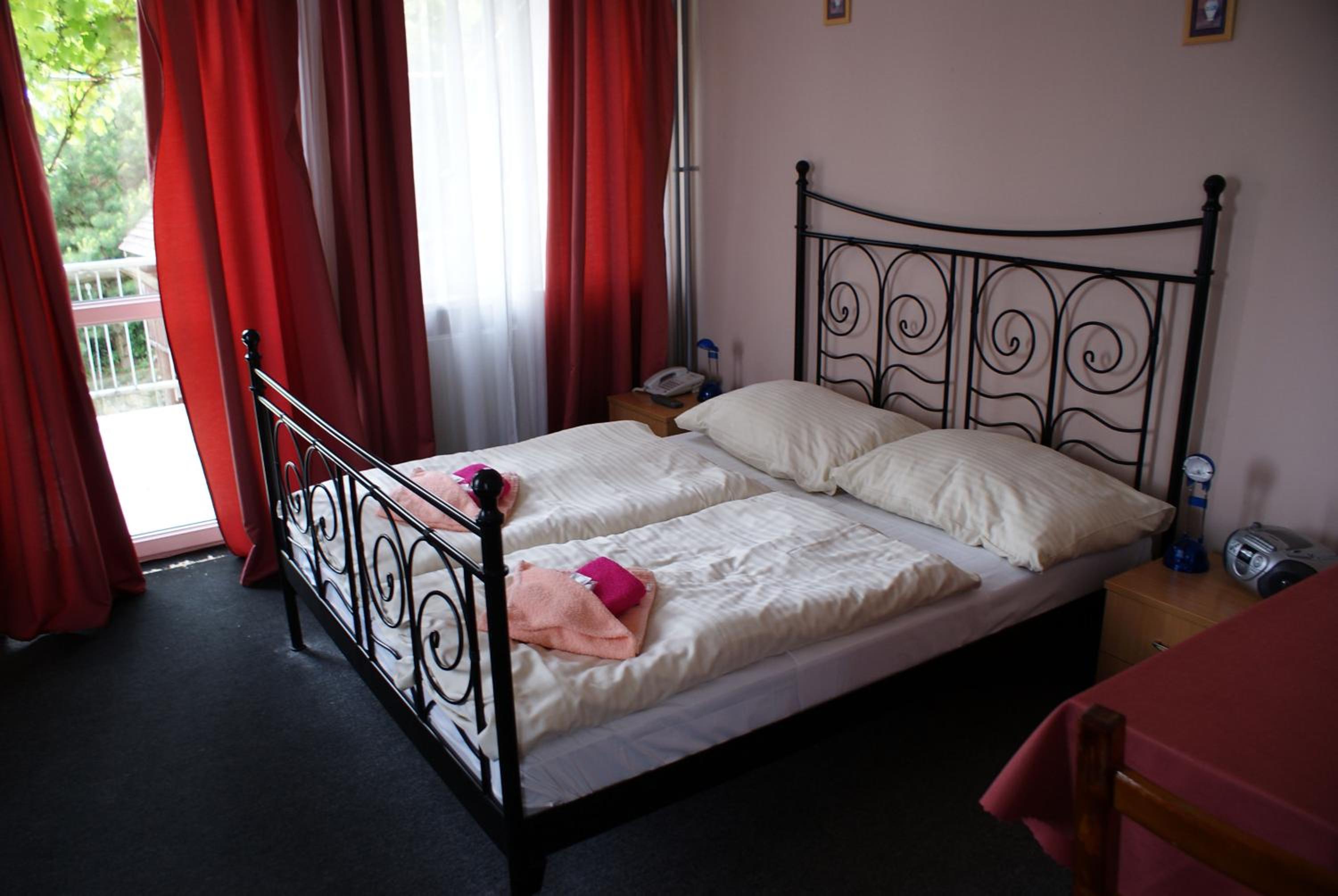 Double Room - Photo 5