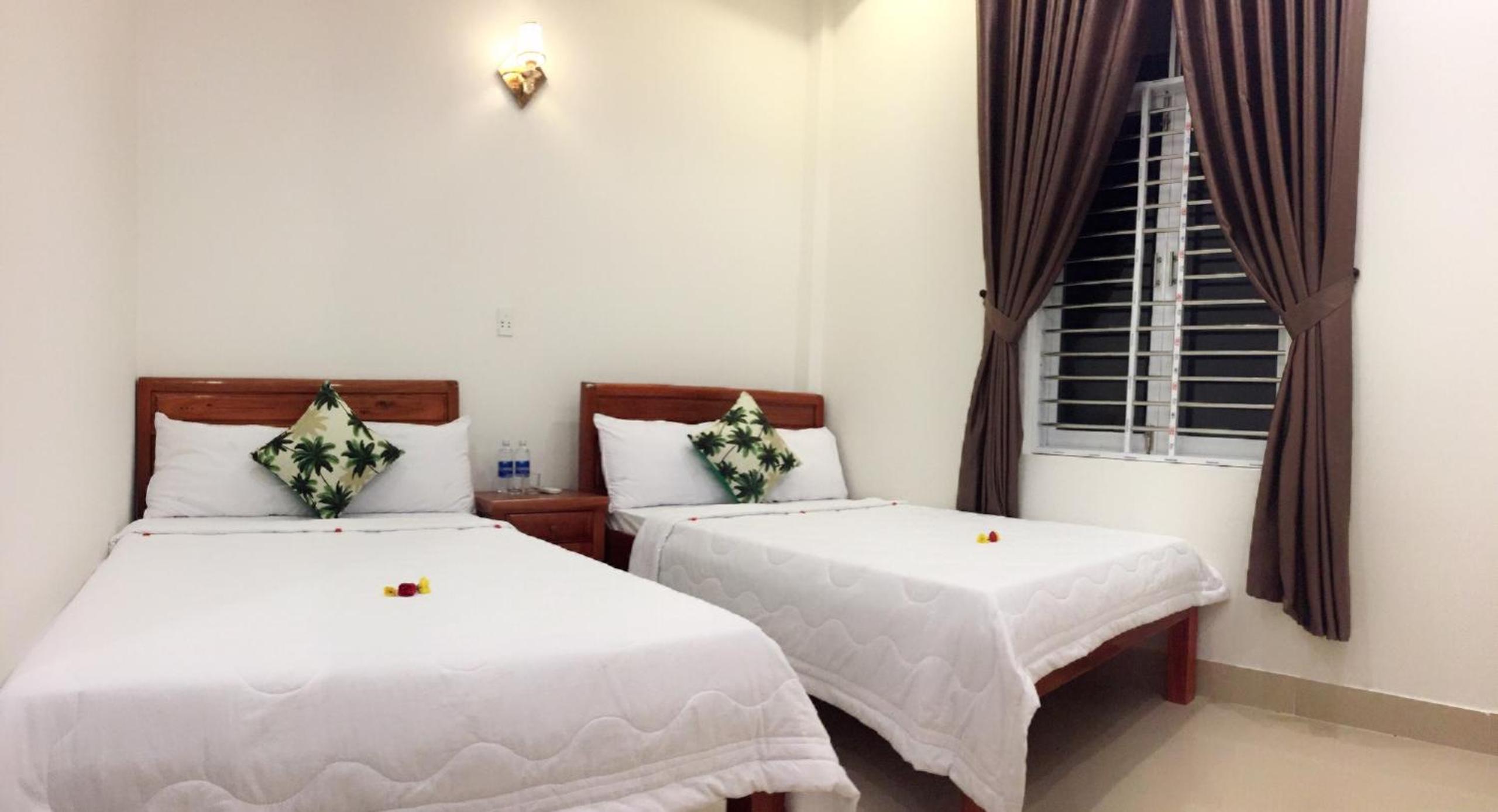 Twin Room with Private Bathroom - Photo 5