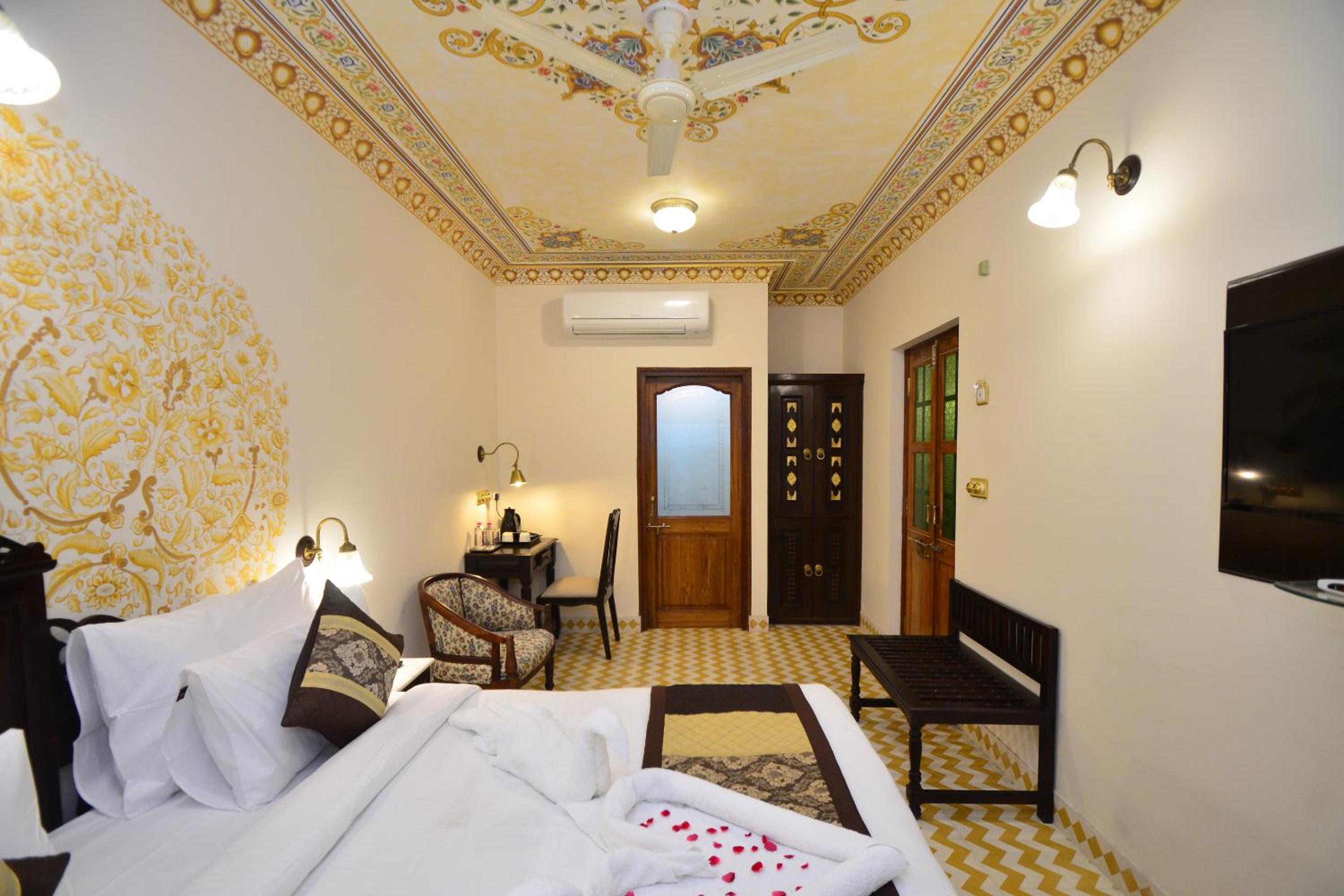 Superior Room:: 15% off on food & beverage services, 20% off on session of Spa   - Photo 5