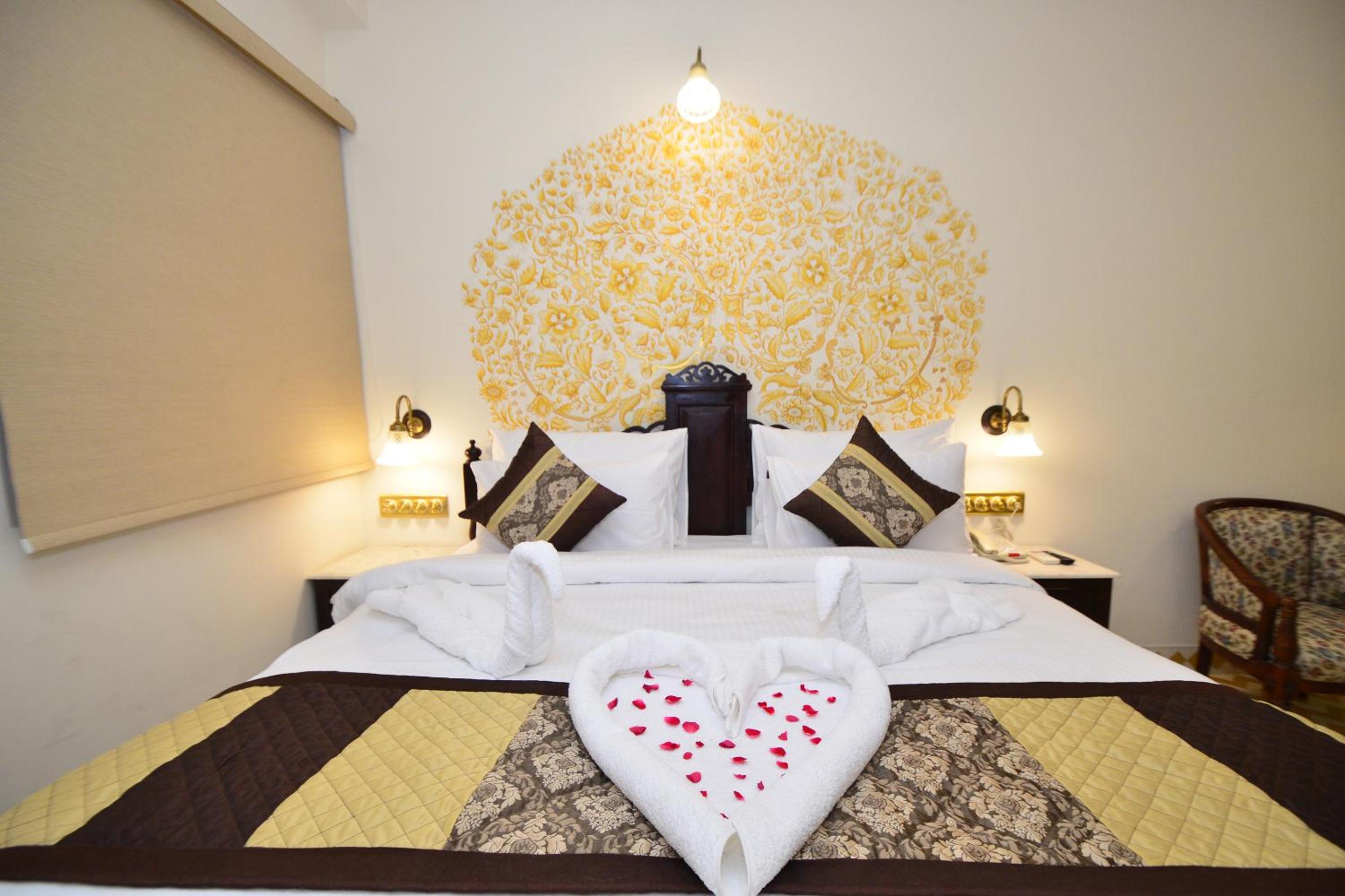 Superior Room:: 15% off on food & beverage services, 20% off on session of Spa   - Photo 2