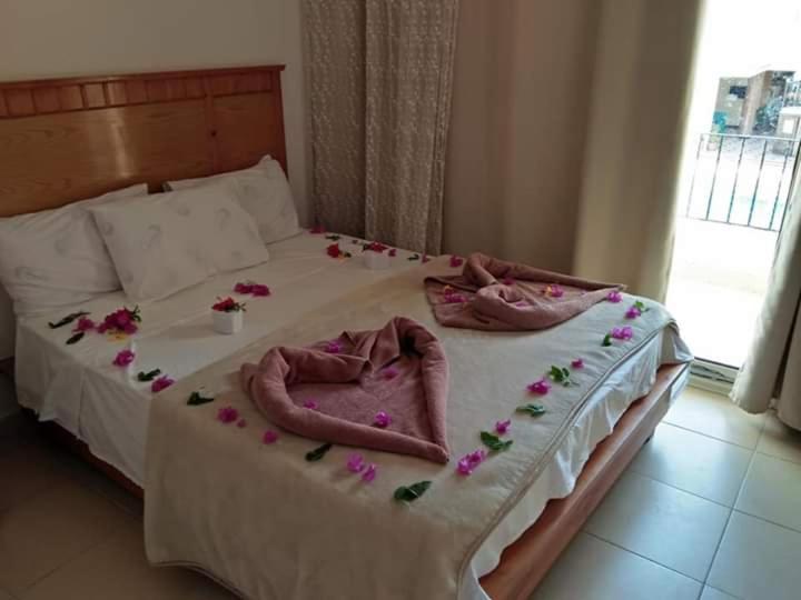 Double Room with Balcony - Photo 13