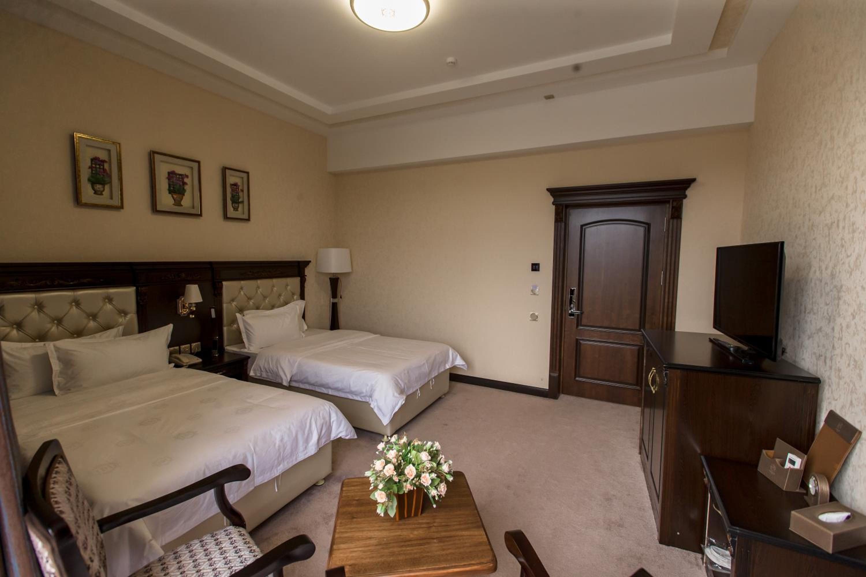 Twin Room - Photo 3