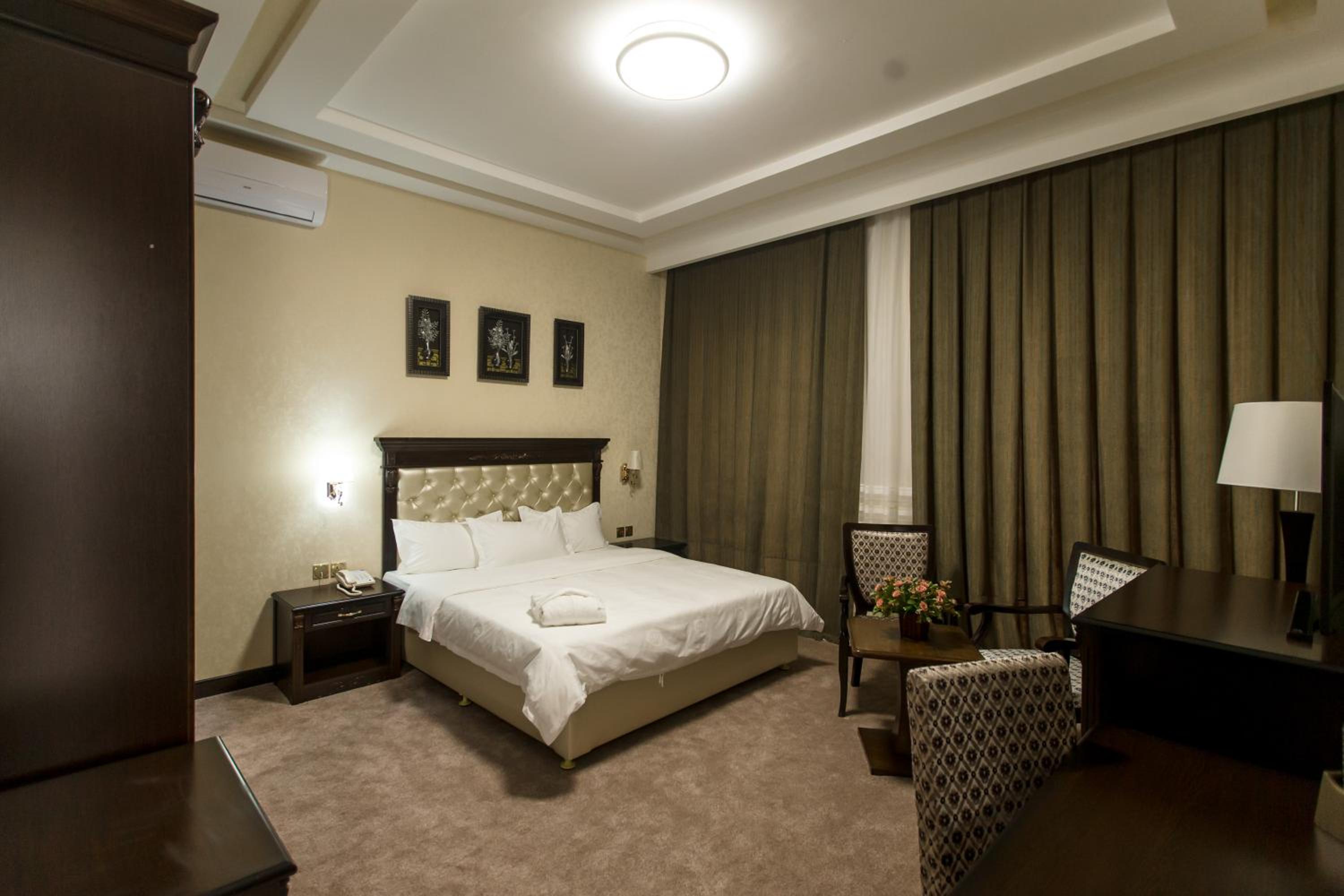 Double or Twin Room - Photo 3