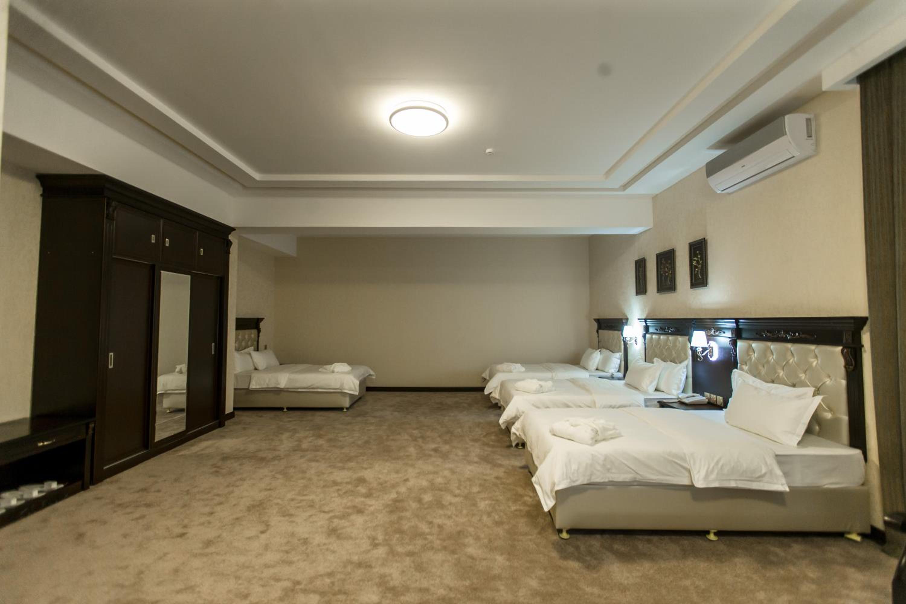 Quadruple Room - Photo 1