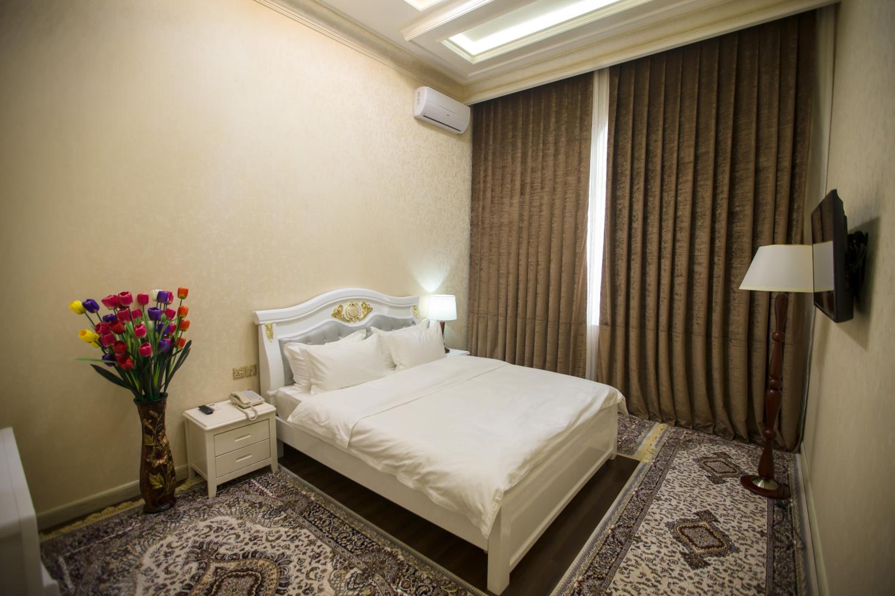 One-Bedroom Apartment - Photo 4
