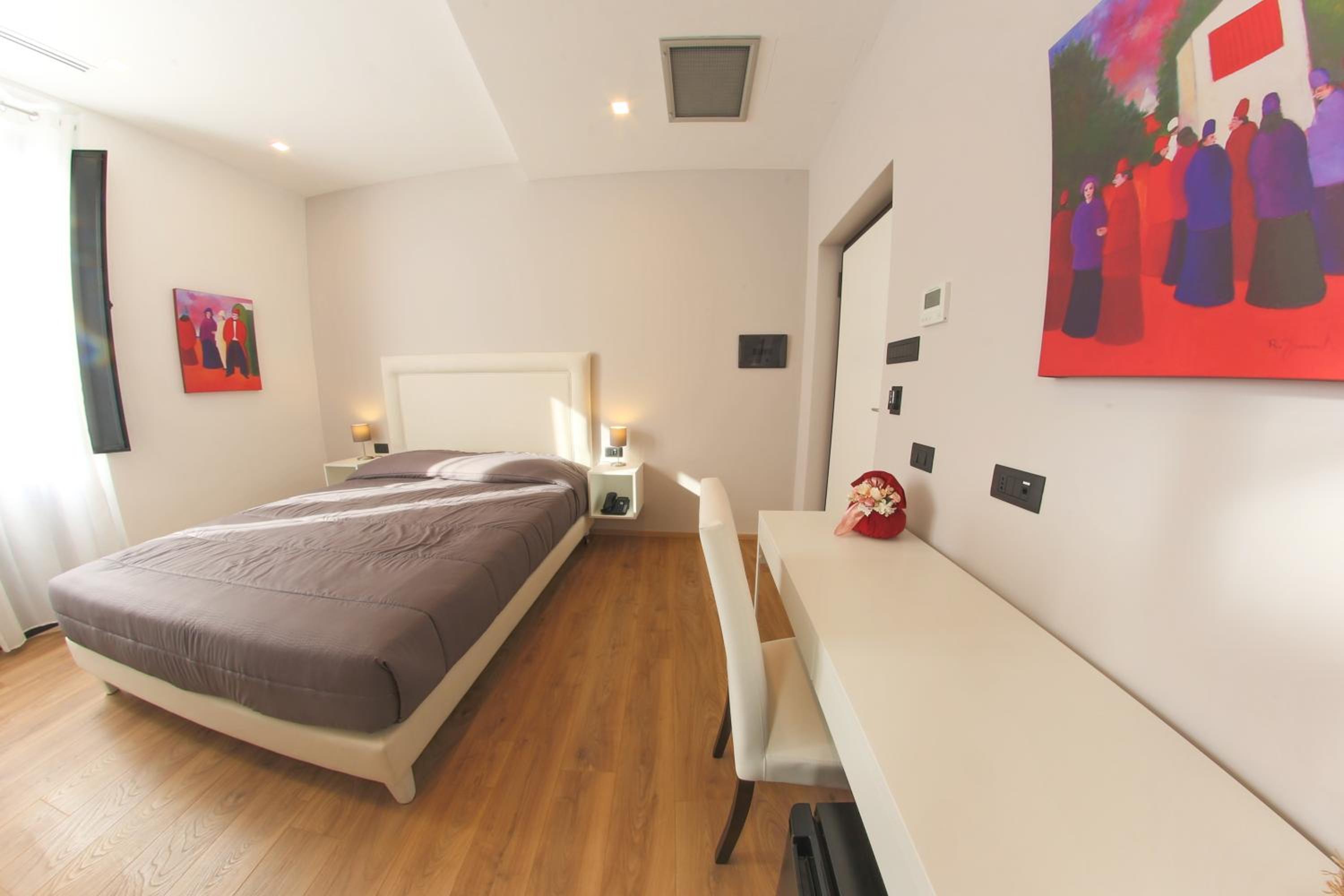 Superior King Room photo 2